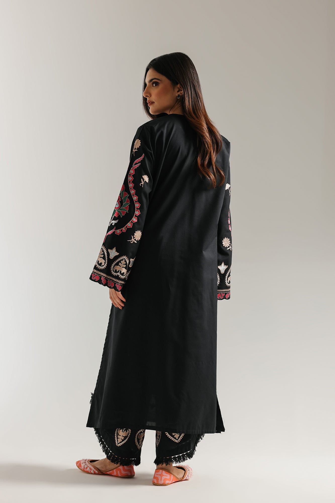 EMBROIDERED SUIT (E3497/103/902)