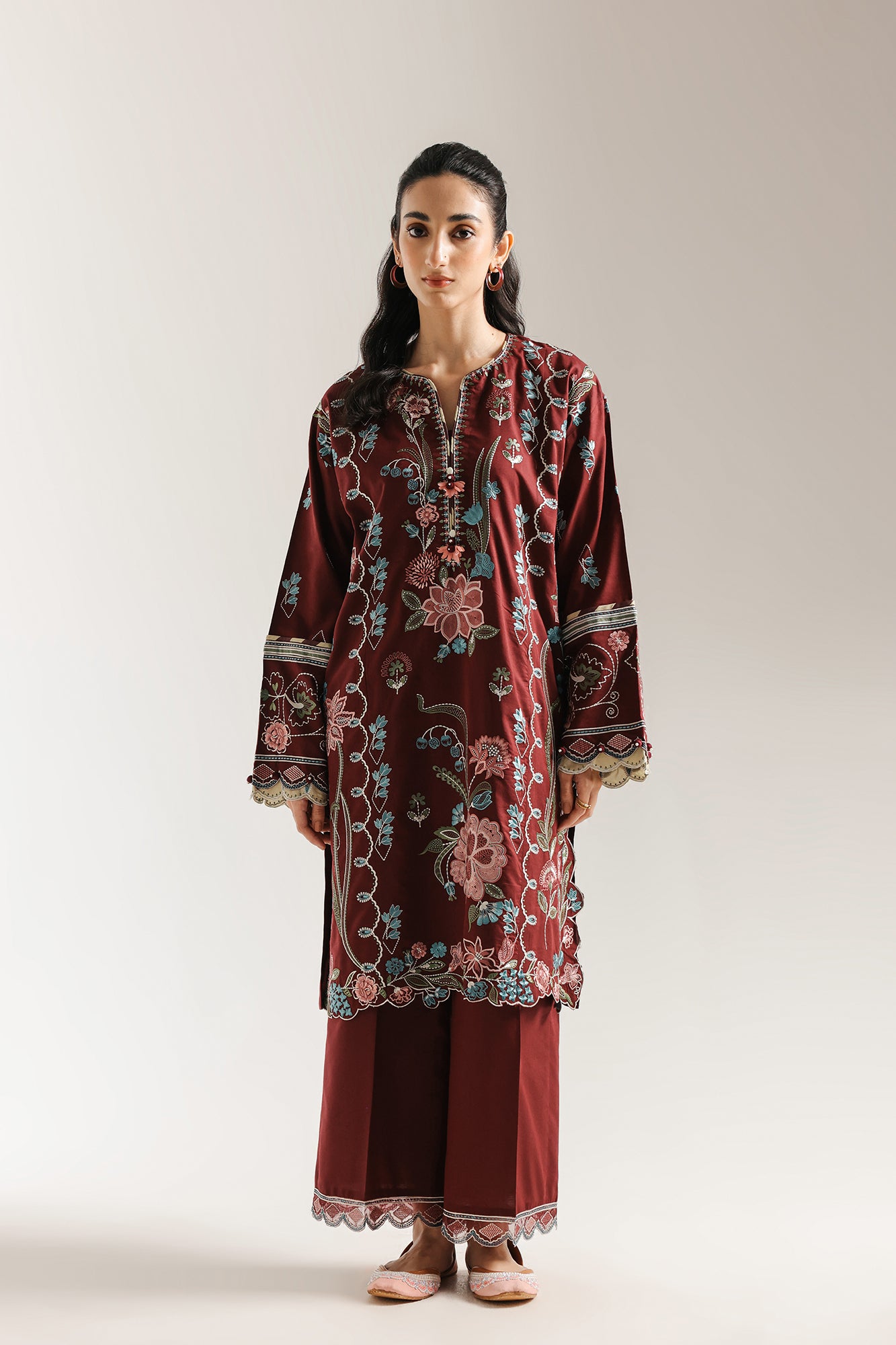 EMBROIDERED SUIT (E3498/103/304)