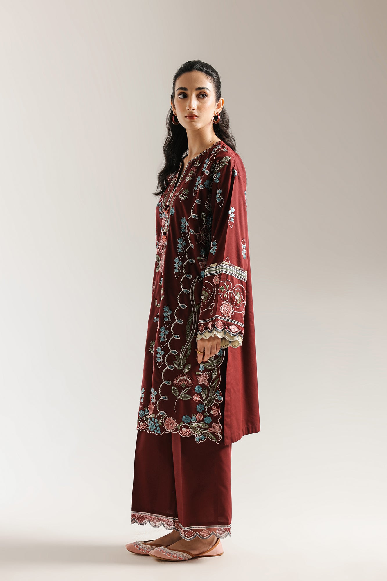 EMBROIDERED SUIT (E3498/103/304)