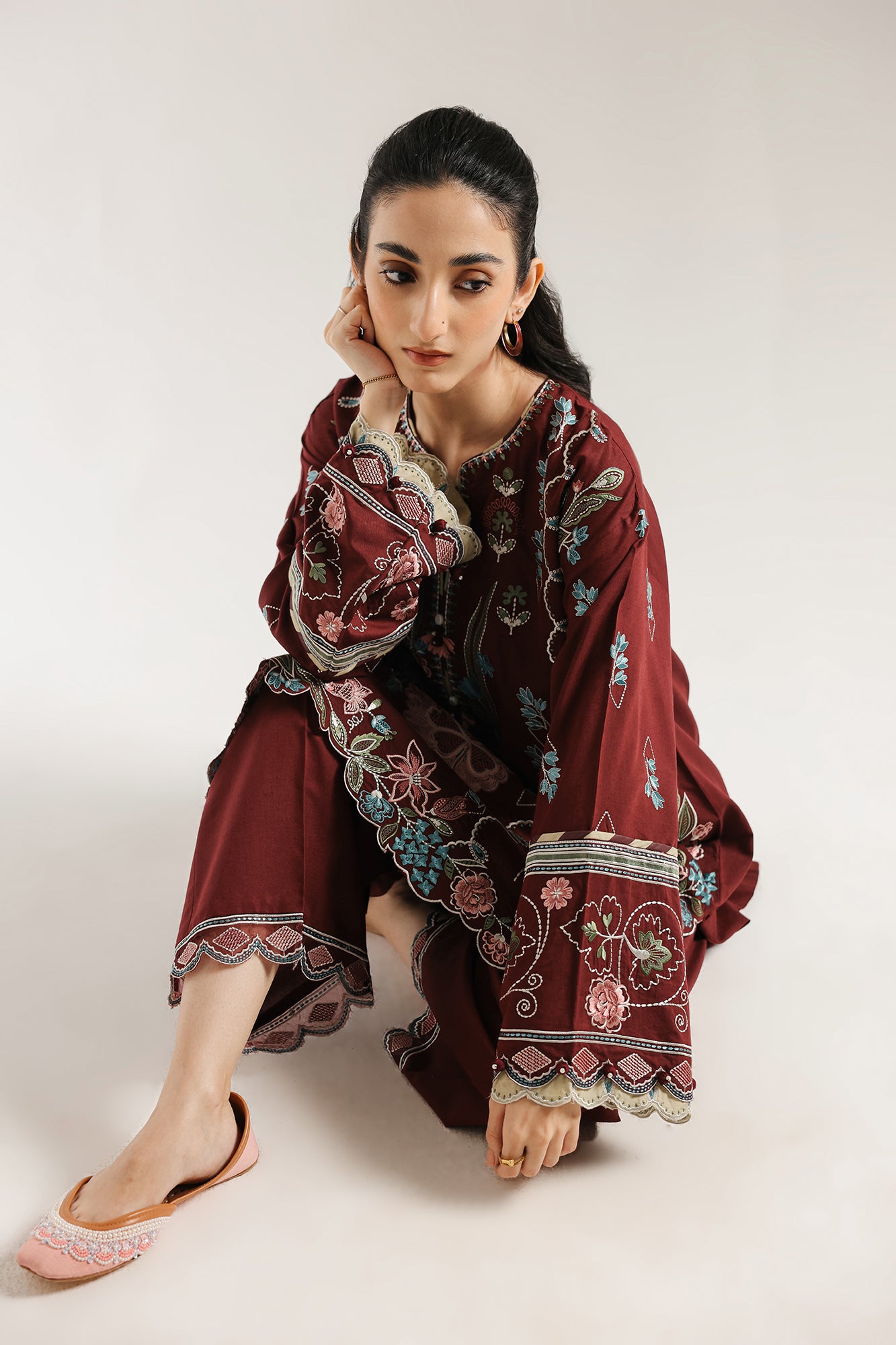 EMBROIDERED SUIT (E3498/103/304)