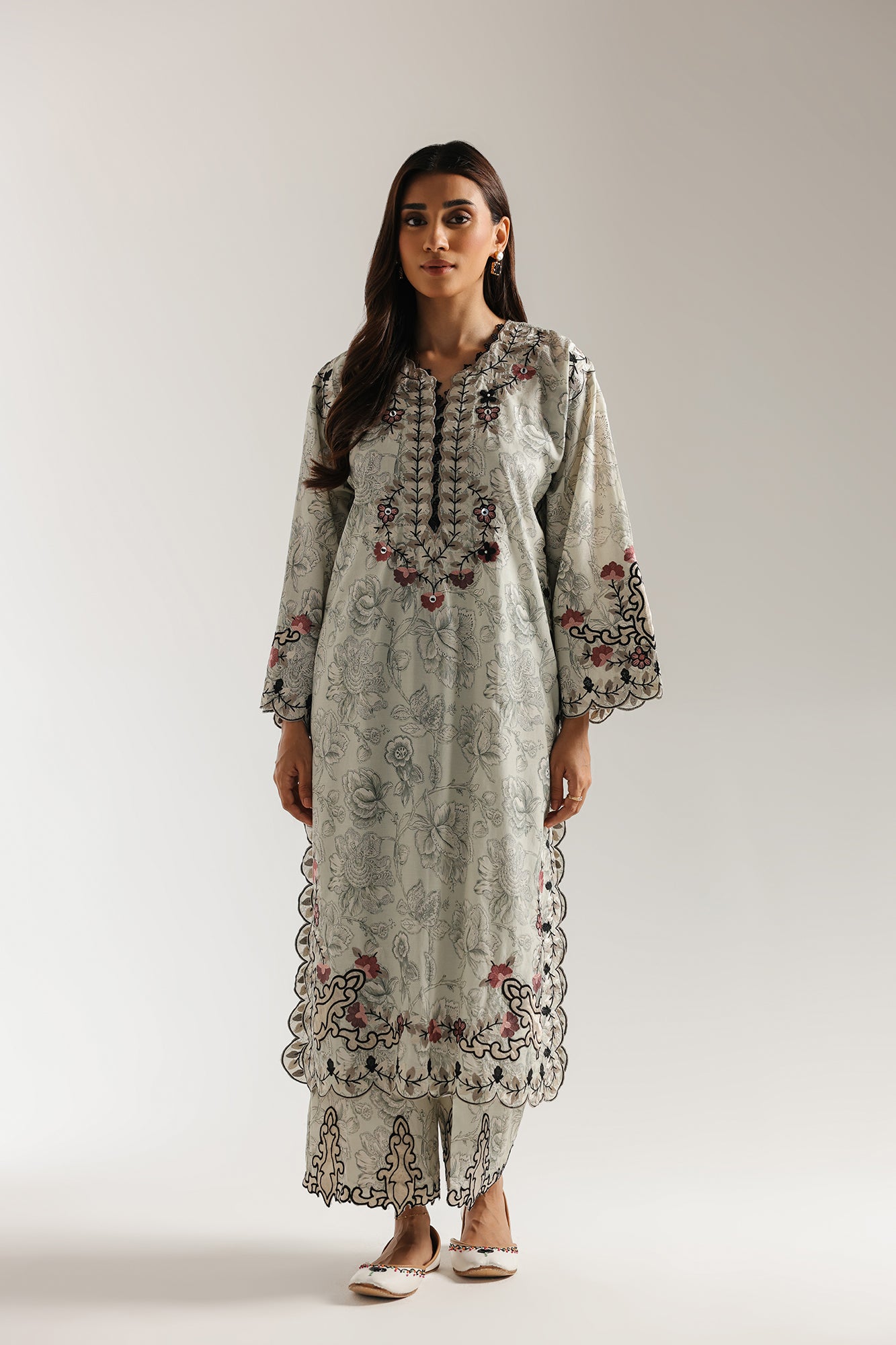 EMBROIDERED SUIT (E3500/103/817)