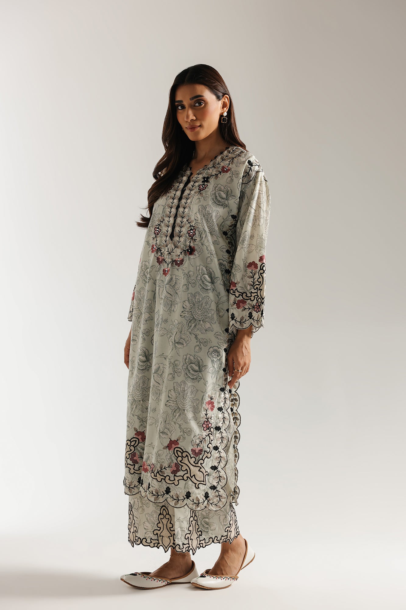 EMBROIDERED SUIT (E3500/103/817)