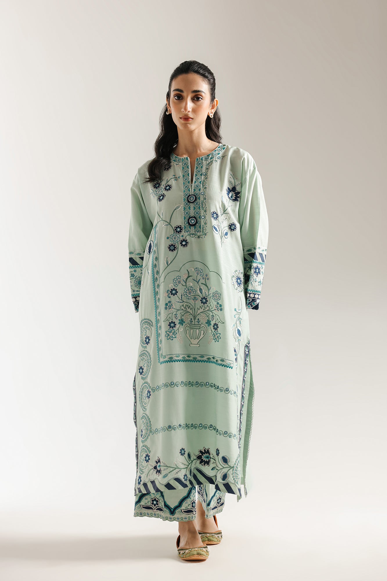 EMBROIDERED SUIT (E3506/103/716)