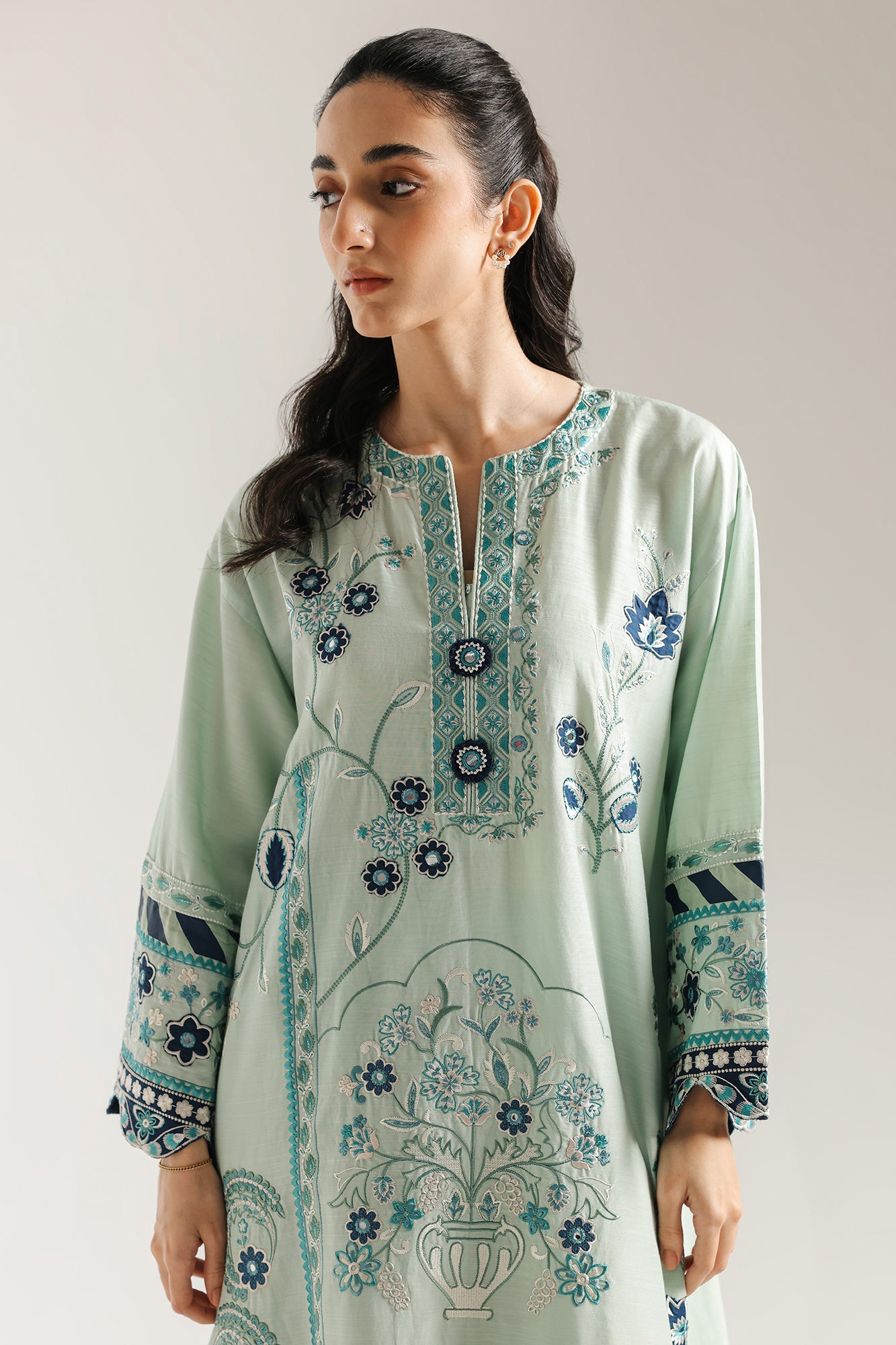 EMBROIDERED SUIT (E3506/103/716)