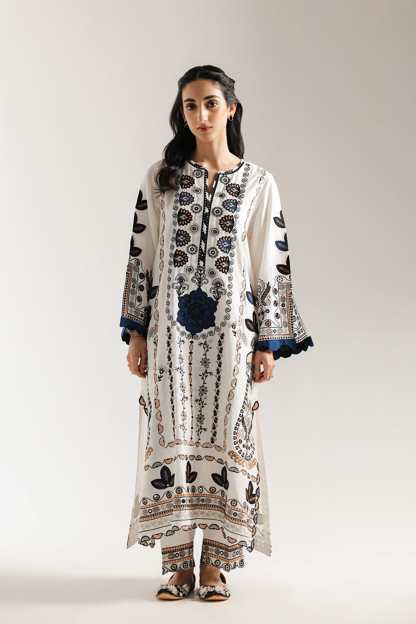 EMBROIDERED SUIT (E3508/103/002)