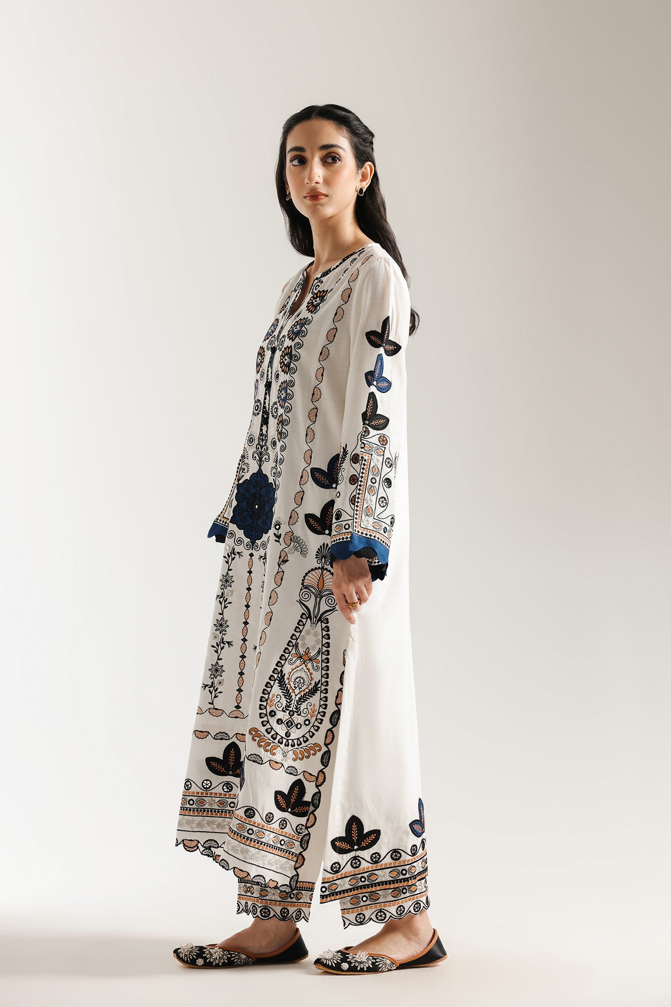 EMBROIDERED SUIT (E3508/103/002)