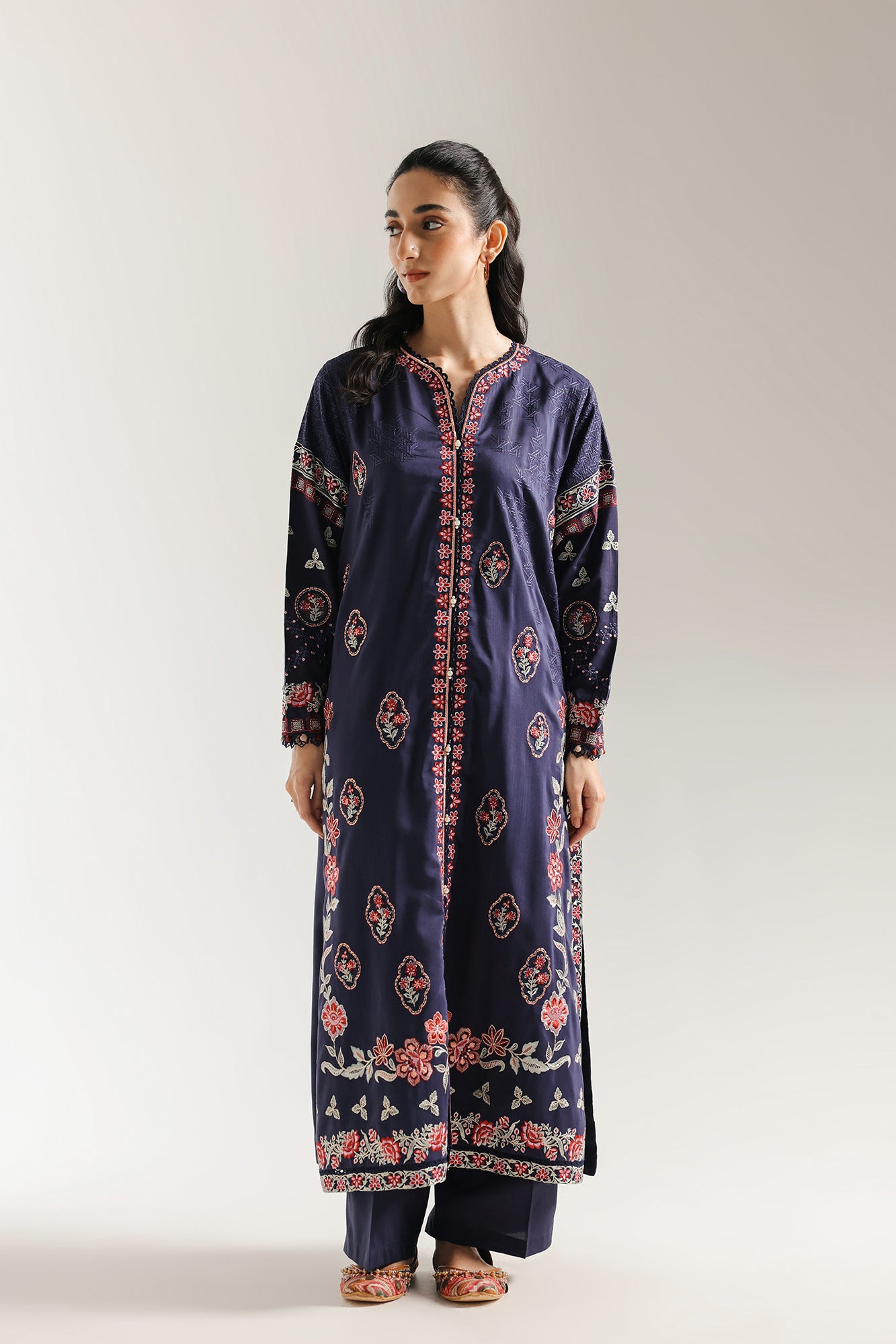 EMBROIDERED SUIT (E3513/103/622)