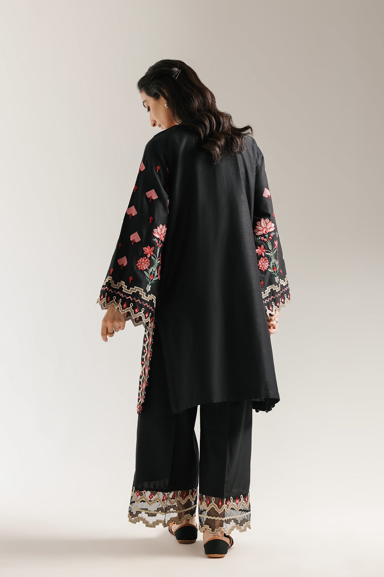 EMBROIDERED SUIT (E3518/103/902)