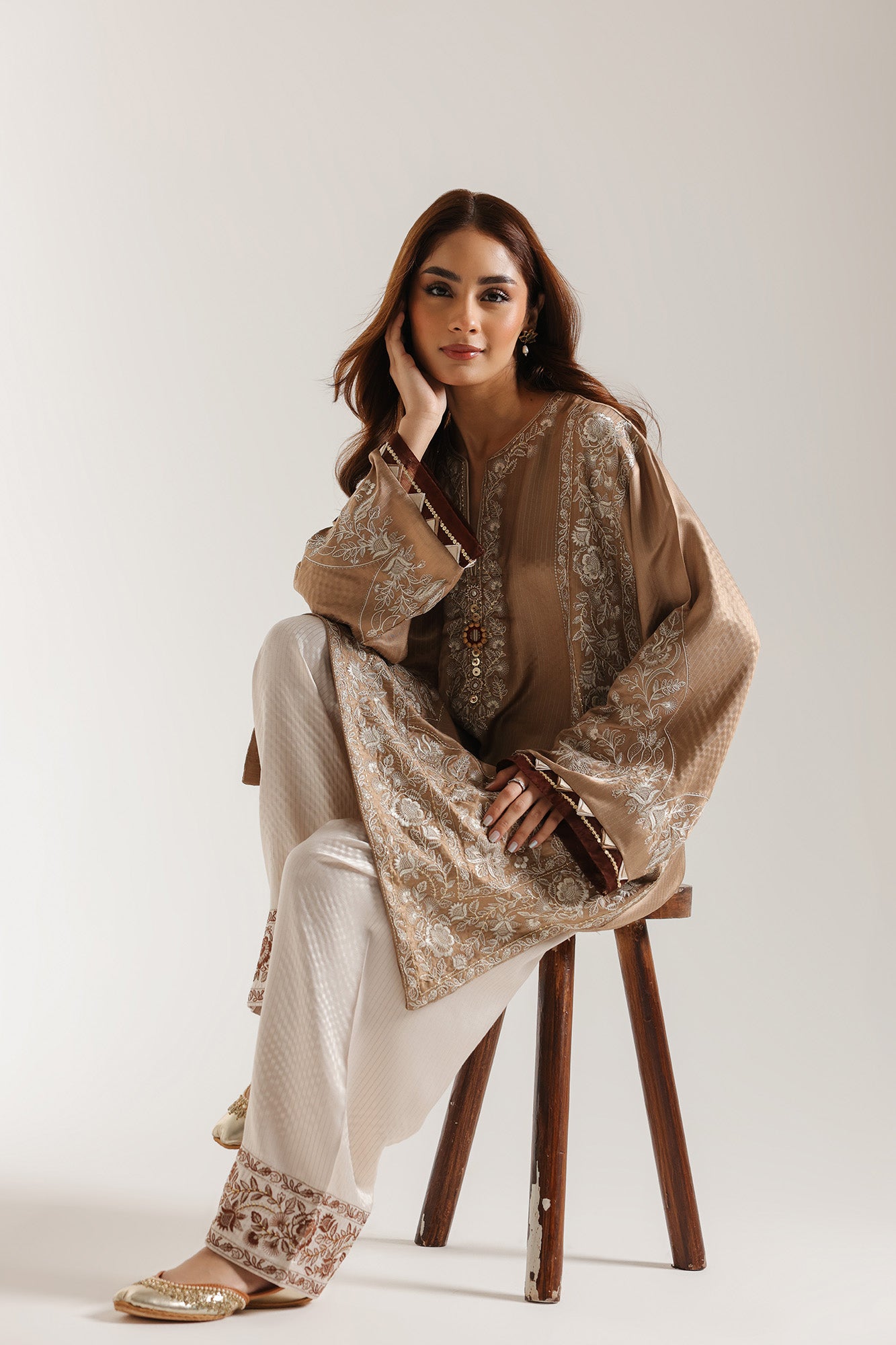 EMBROIDERED SUIT (E3524/103/007)