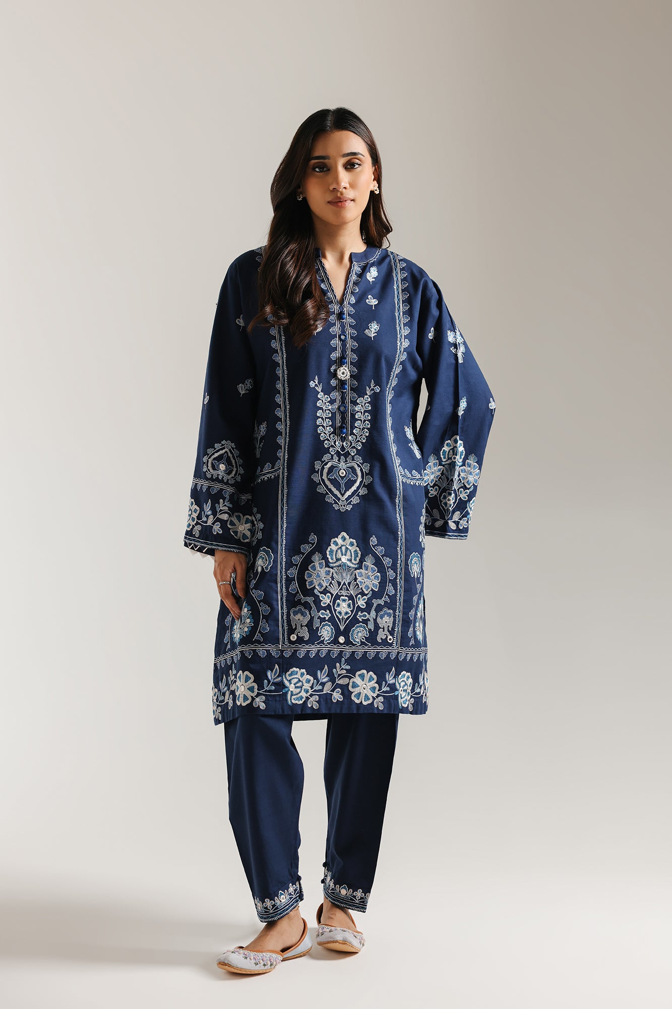 EMBROIDERED SUIT (E3600/103/626)