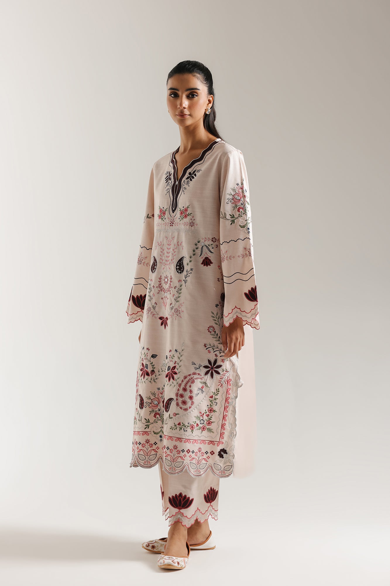 EMBROIDERED SUIT (E3602/103/329)