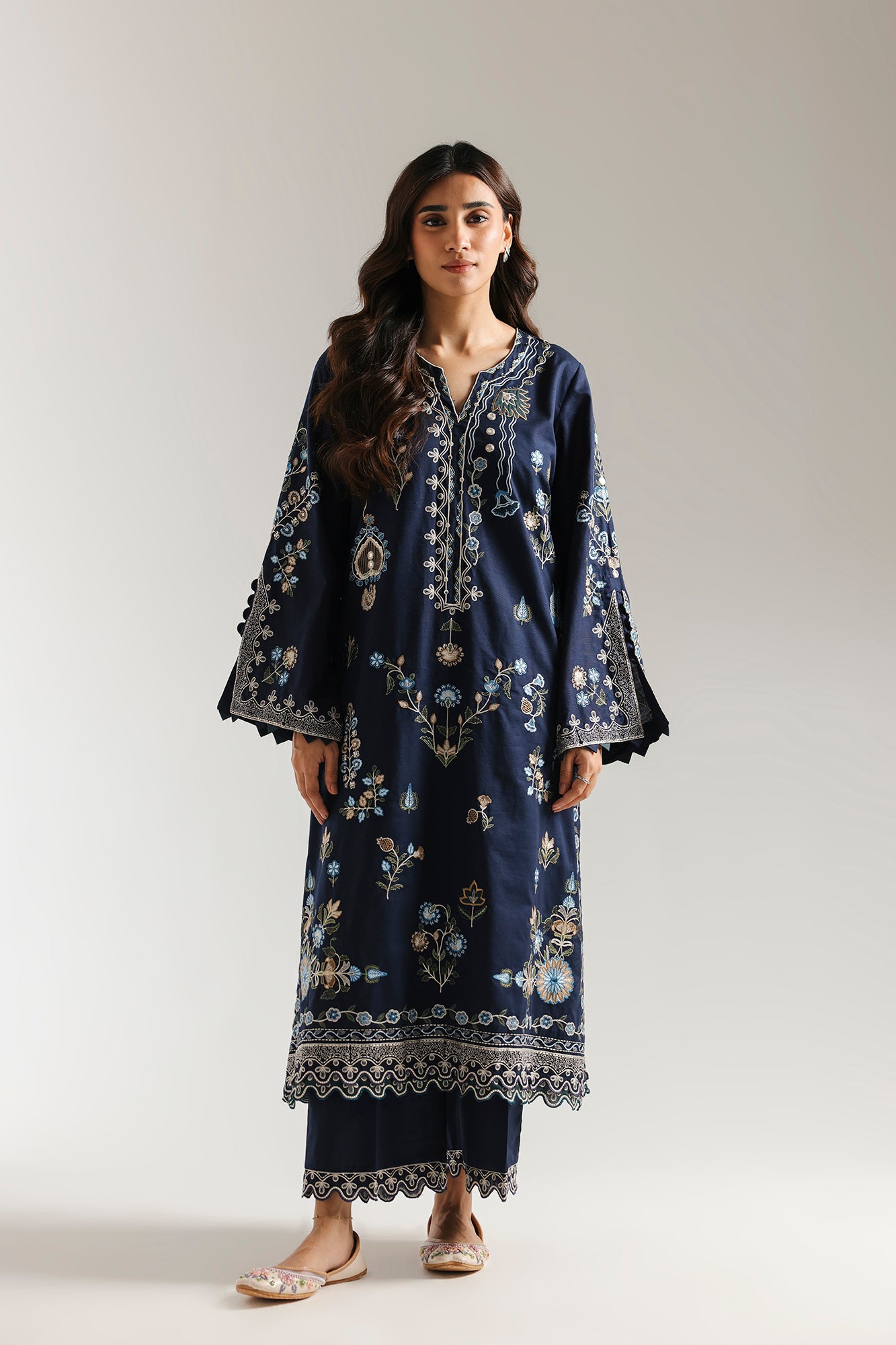 EMBROIDERED SUIT (E3604/103/619)