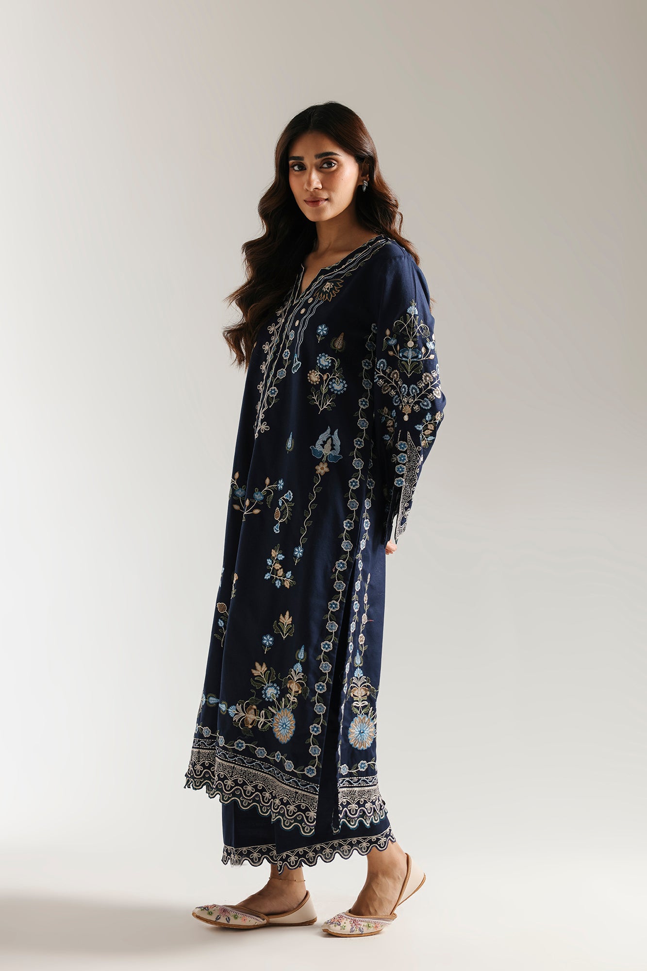 EMBROIDERED SUIT (E3604/103/619)