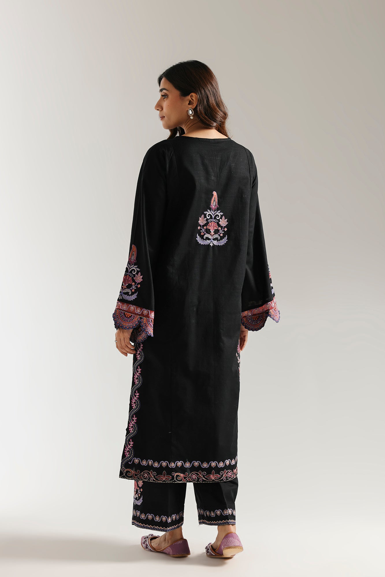 EMBROIDERED SUIT (E3606/103/902)