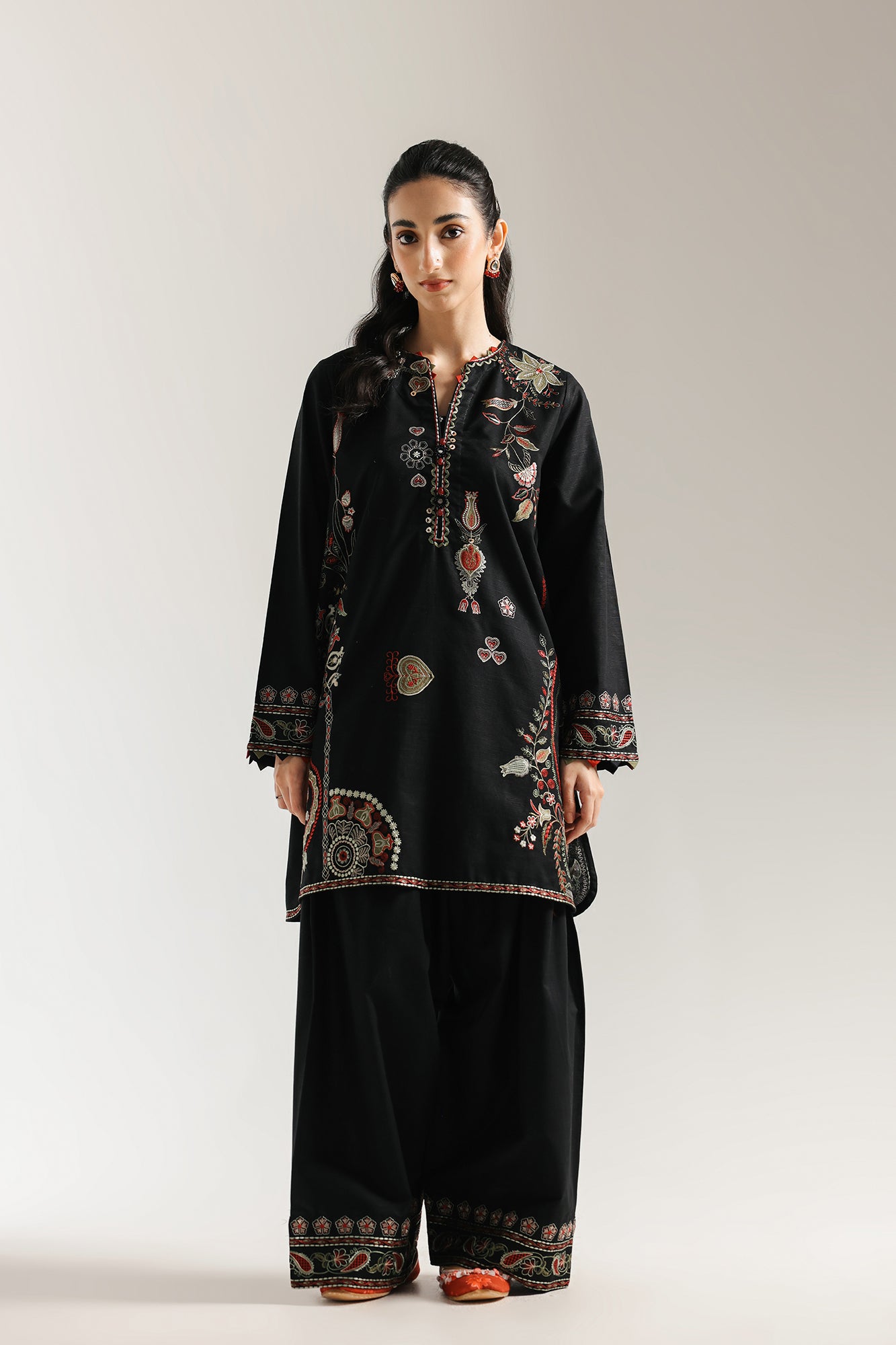 EMBROIDERED SUIT (E3607/103/902)