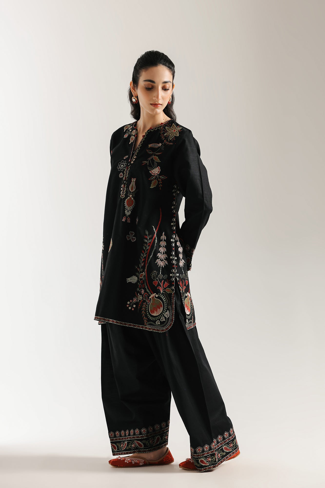 EMBROIDERED SUIT (E3607/103/902)
