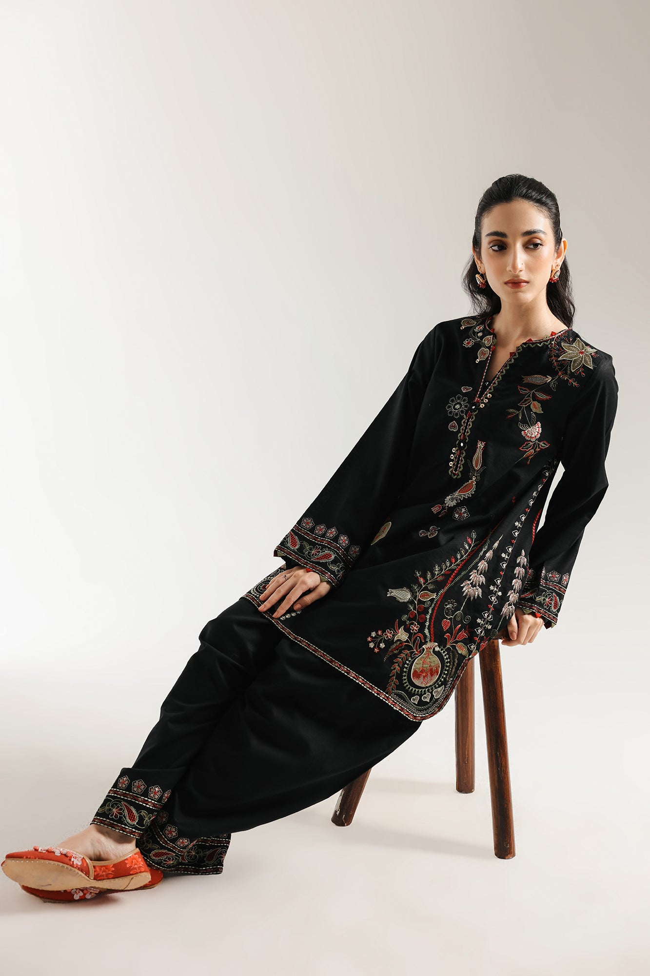 EMBROIDERED SUIT (E3607/103/902)