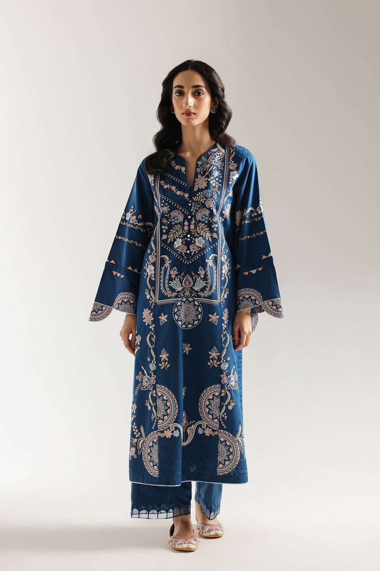 EMBROIDERED SUIT (E3611/103/622)