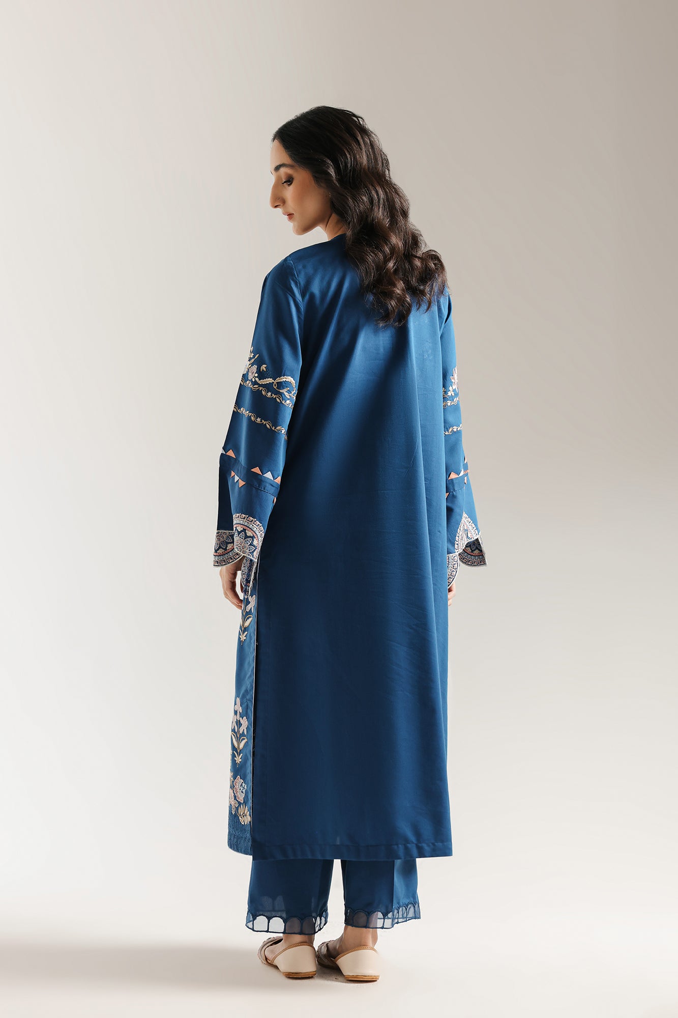 EMBROIDERED SUIT (E3611/103/622)