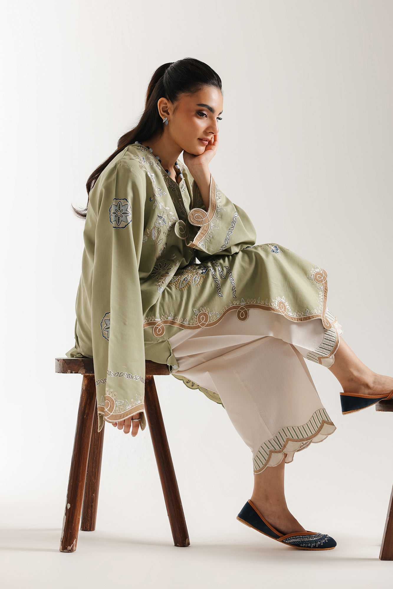 EMBROIDERED SUIT (E3612/103/127)