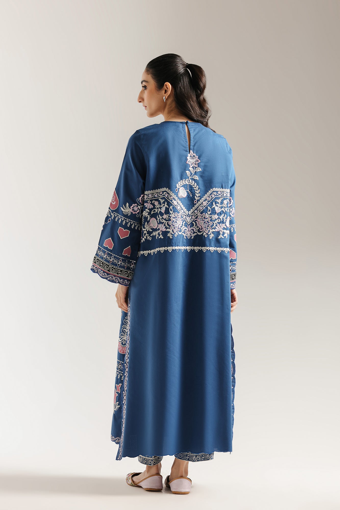 EMBROIDERED SUIT (E3615/103/624)