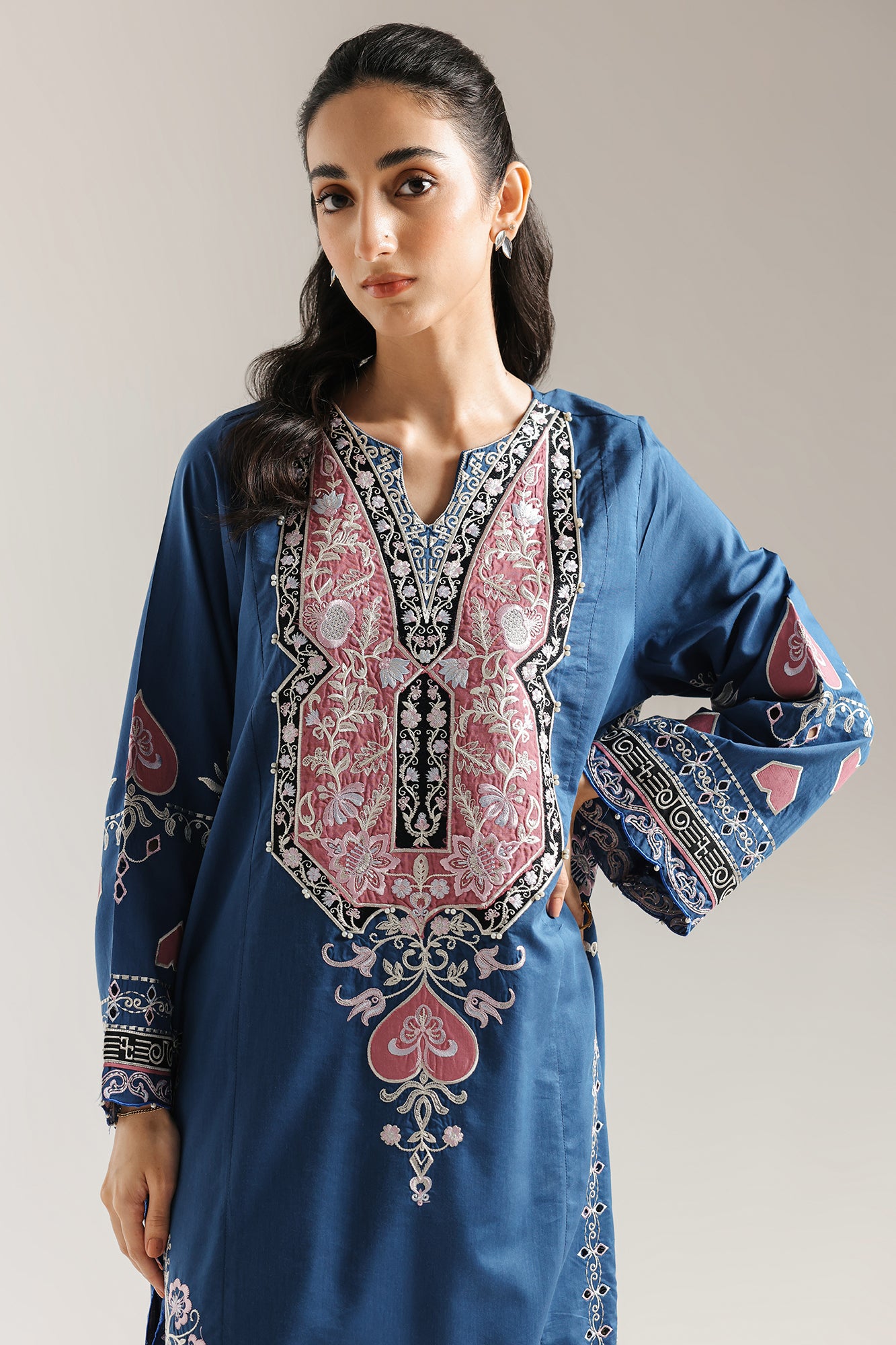 EMBROIDERED SUIT (E3615/103/624)