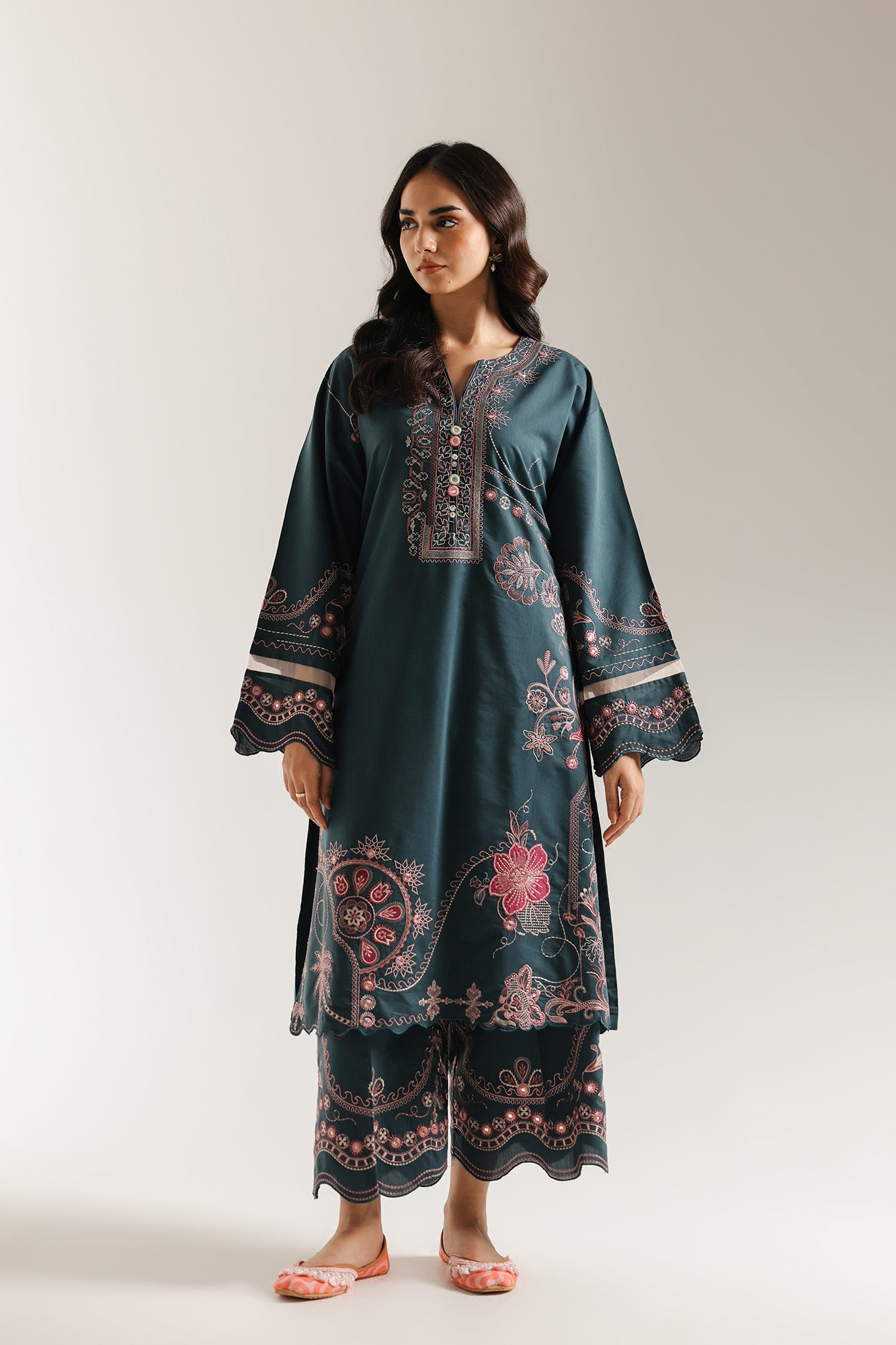 EMBROIDERED SUIT (E3620/103/329)