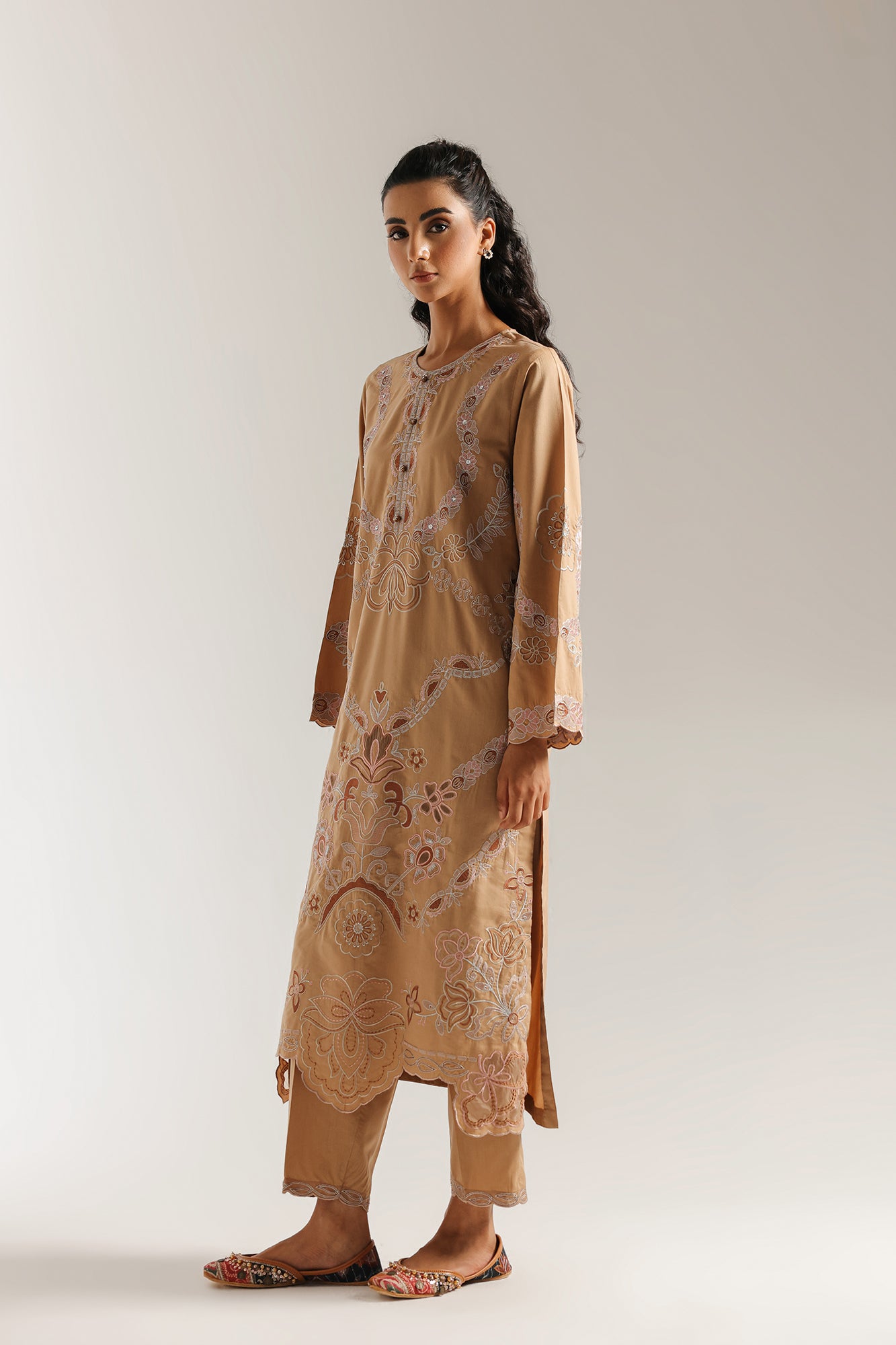 EMBROIDERED SUIT (E3621/103/007)