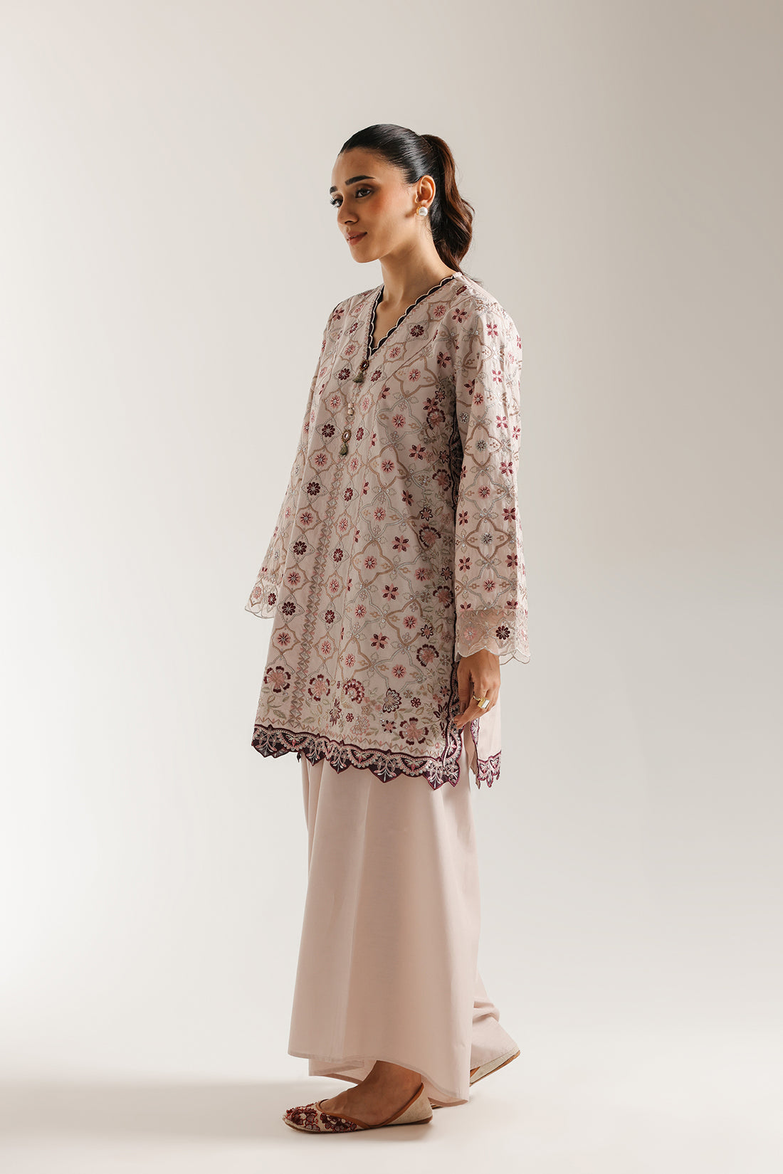 EMBROIDERED SUIT (E3622/103/330)