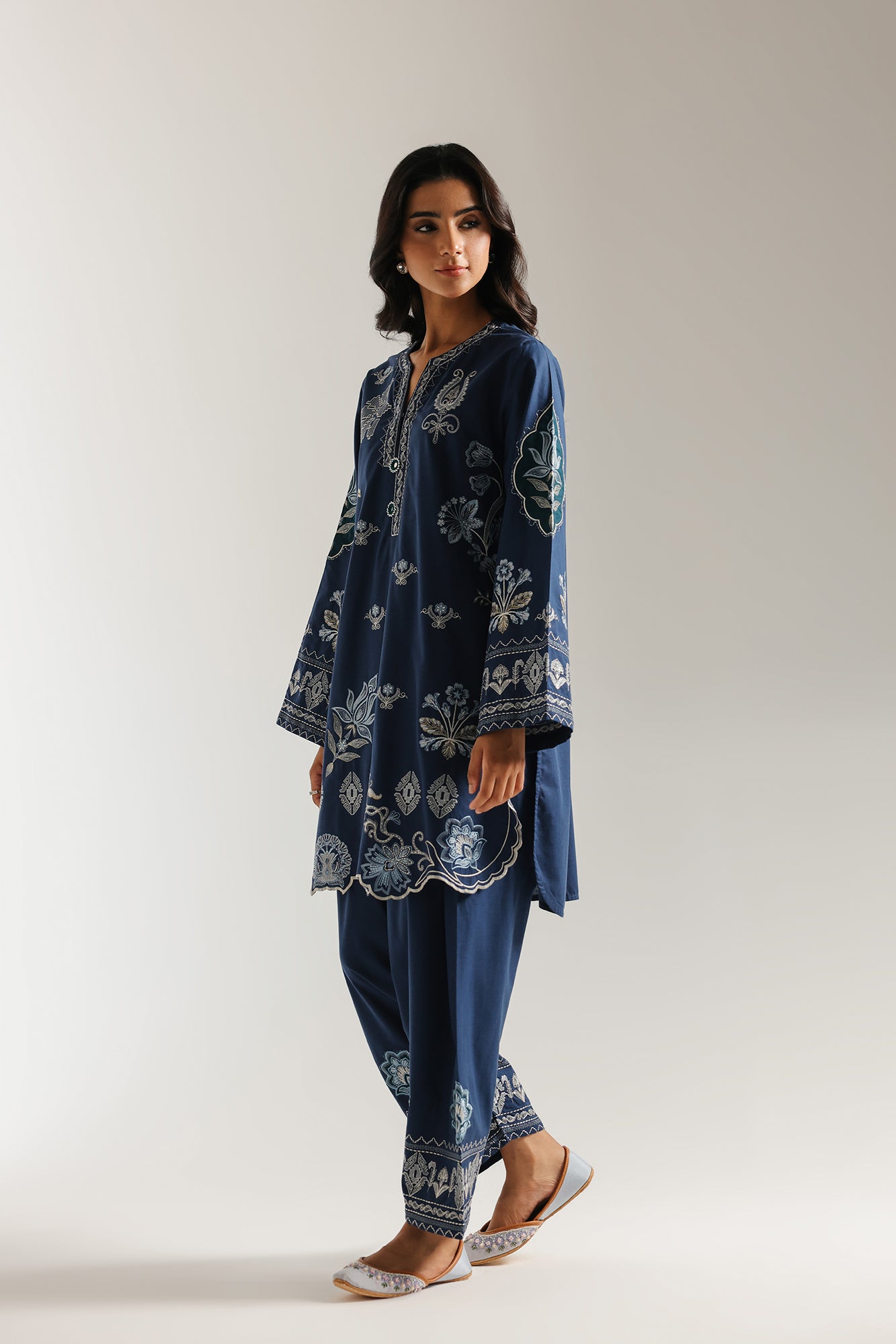 EMBROIDERED SUIT (E3627/103/618)