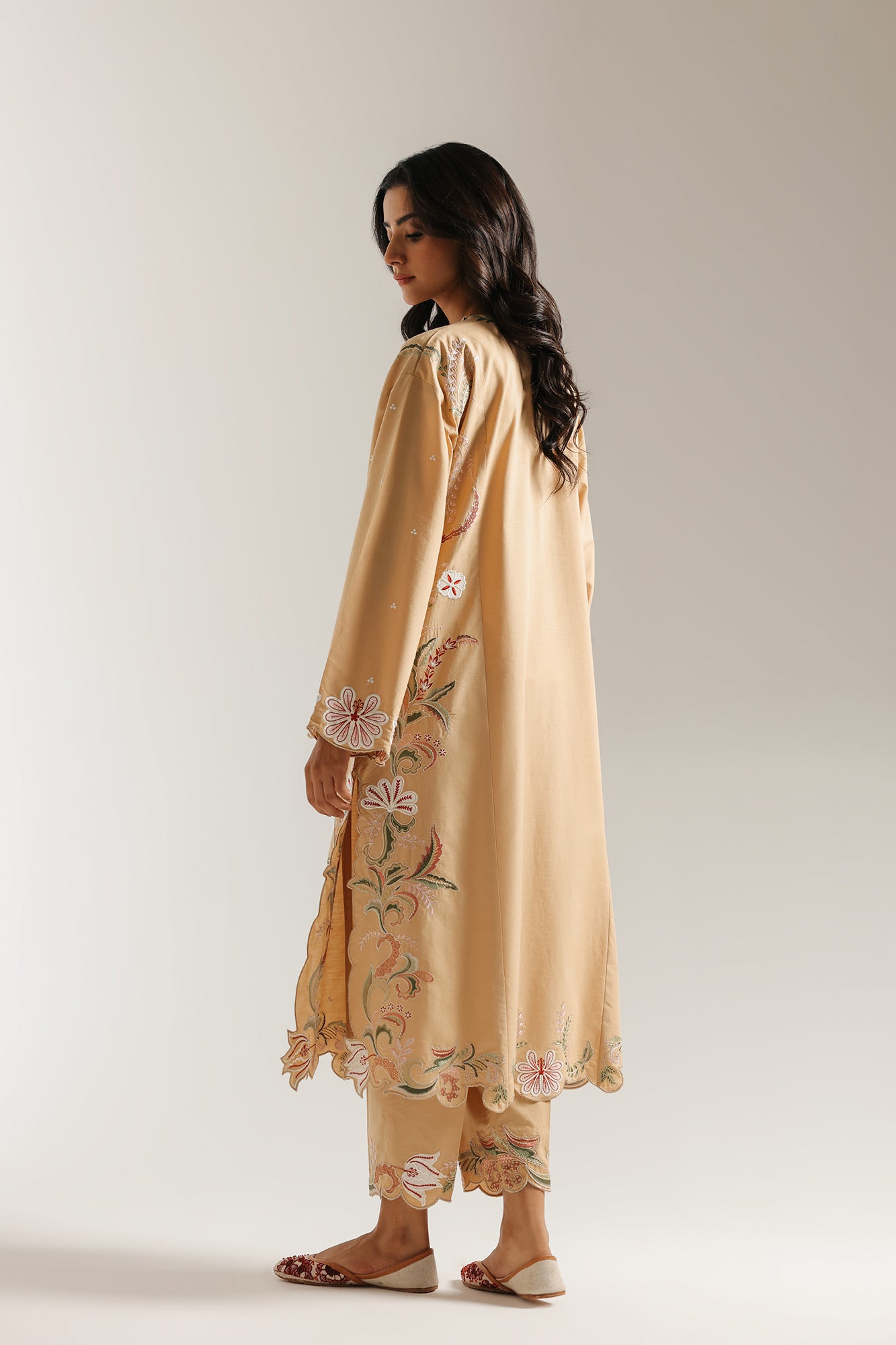 EMBROIDERED SUIT (E3628/103/808)