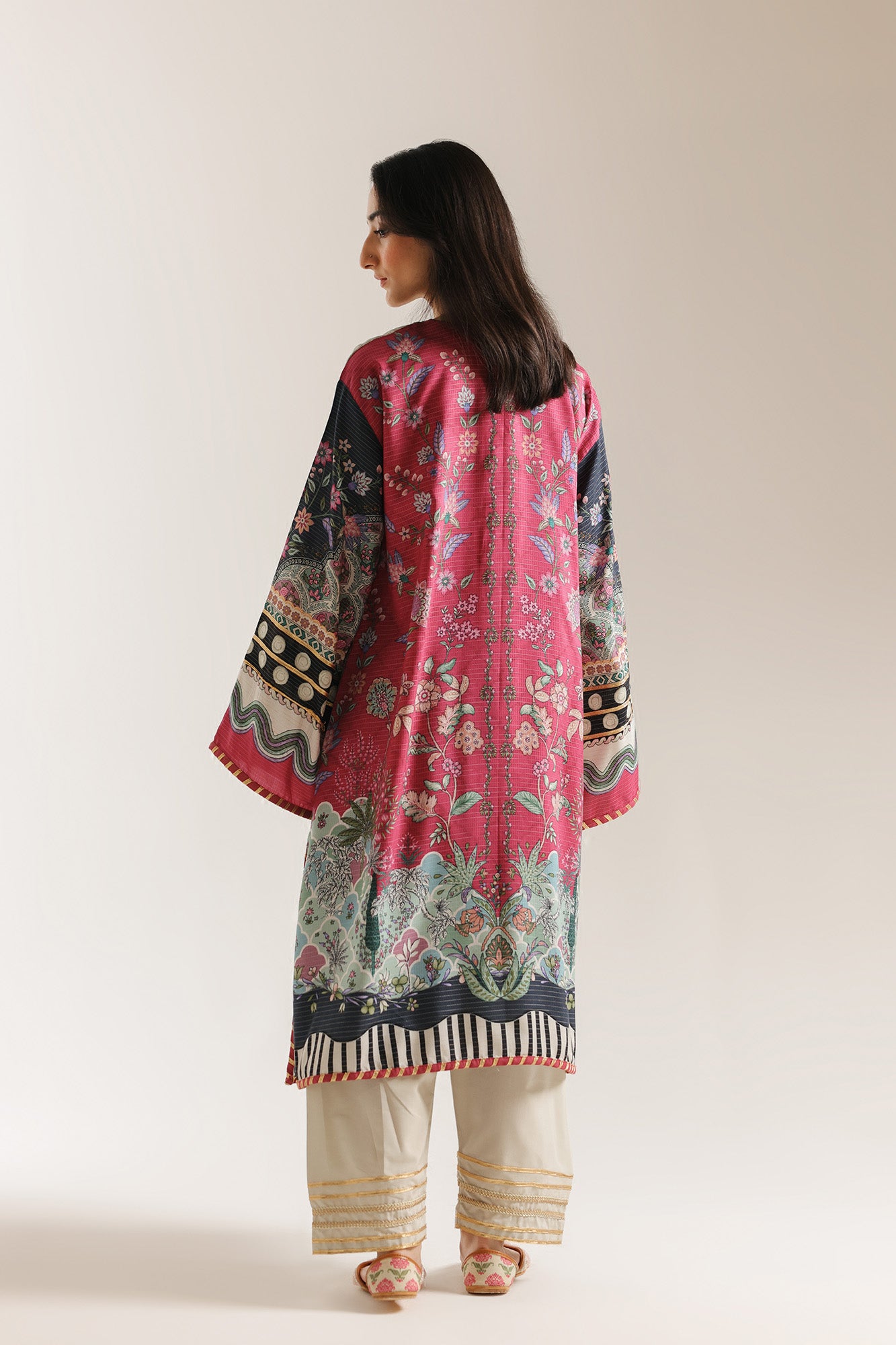 EMBROIDERED SUIT (E3642/103/619)