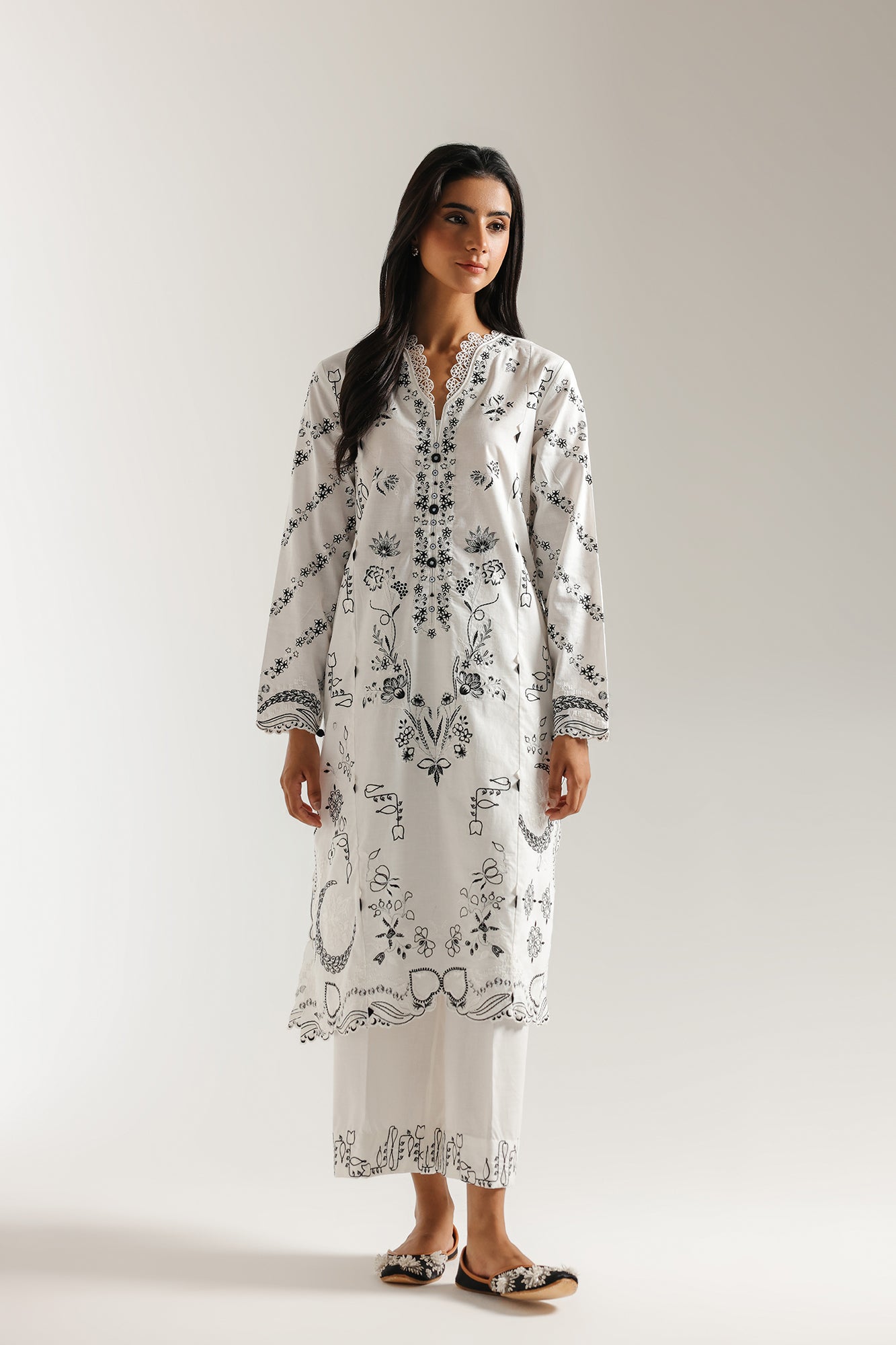 EMBROIDERED SUIT (E3645/103/003)