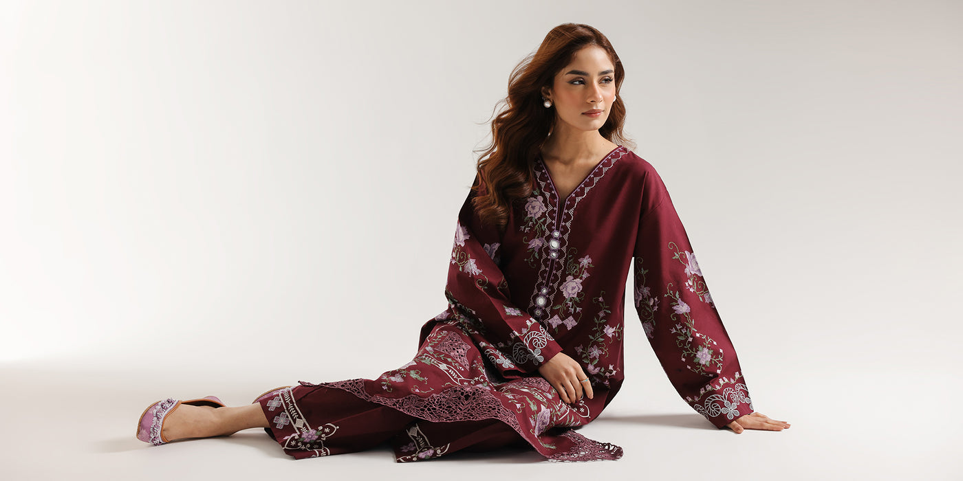 EMBROIDERED SUIT (E3653/103/519)