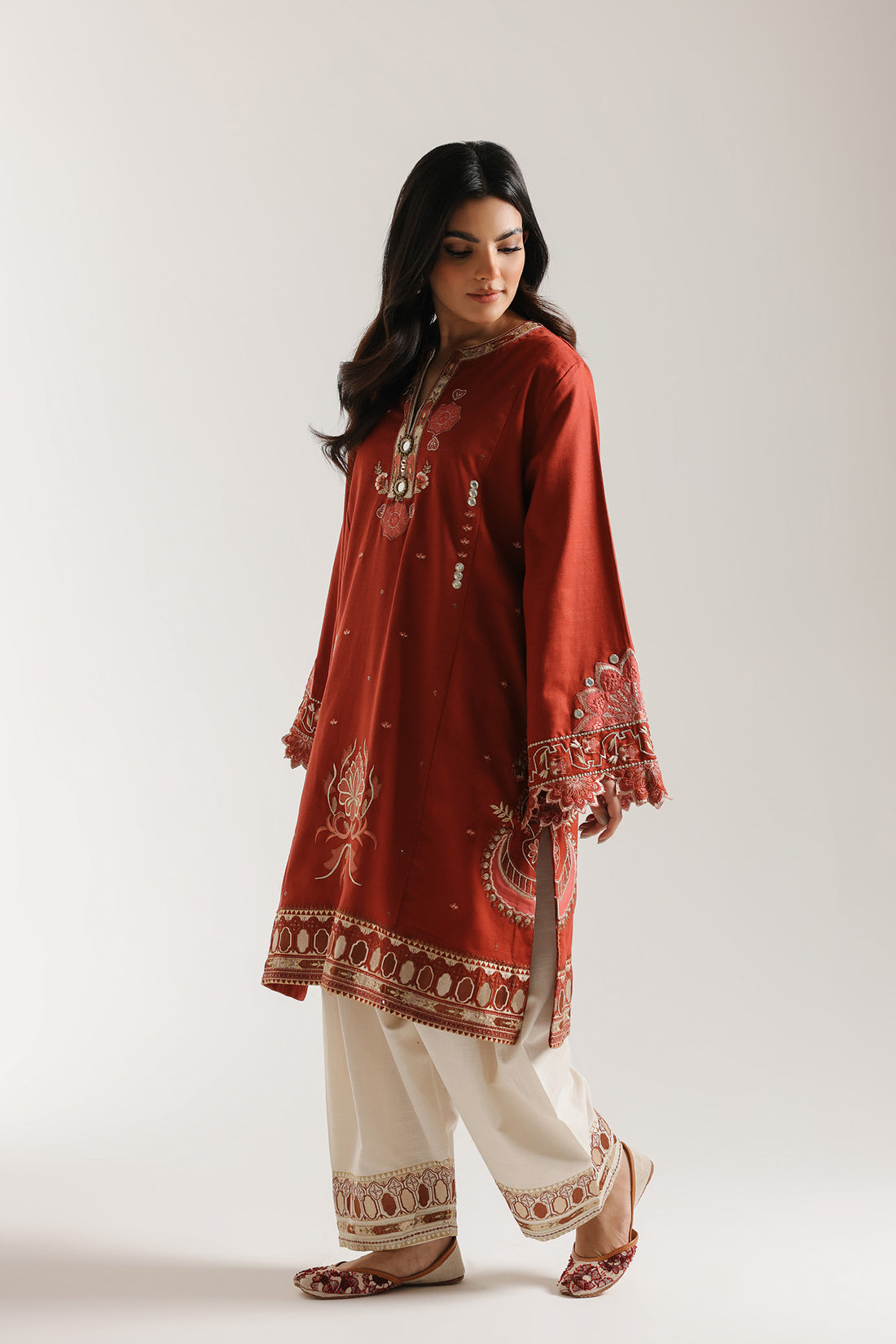 EMBROIDERED SUIT (E3654/103/310)