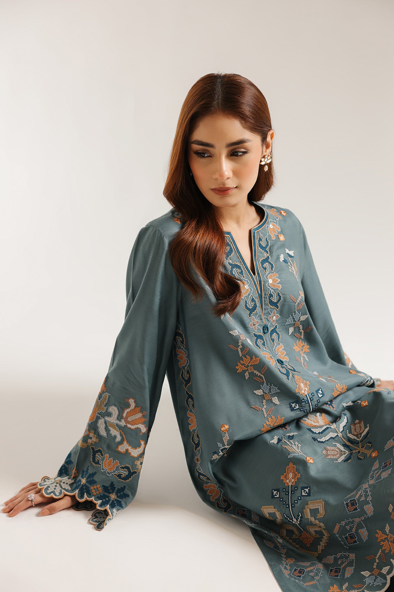 EMBROIDERED SUIT (E3655/103/613)