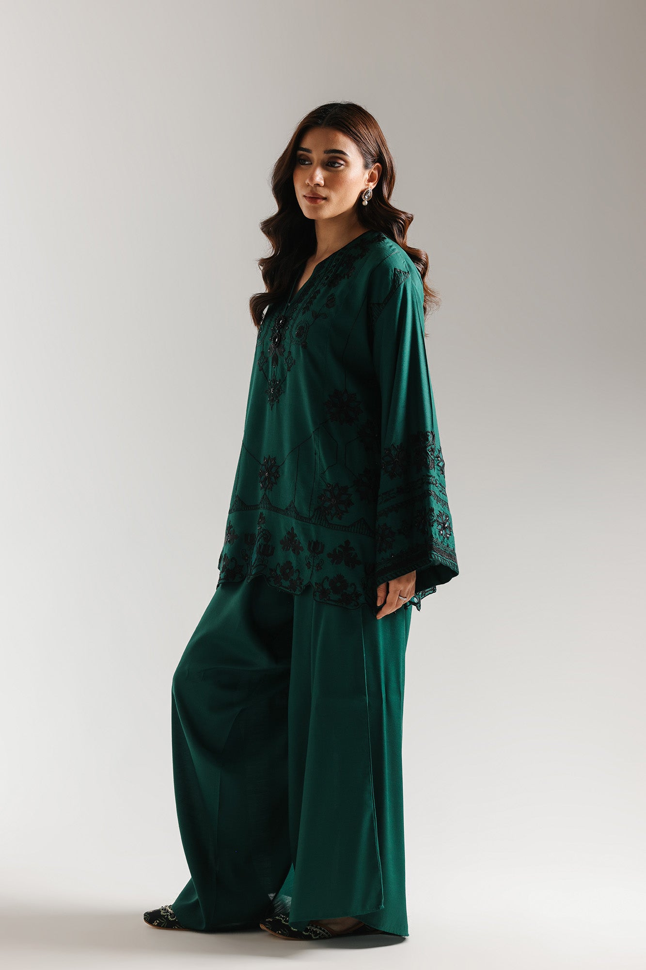 EMBROIDERED SUIT (E3658/103/702)
