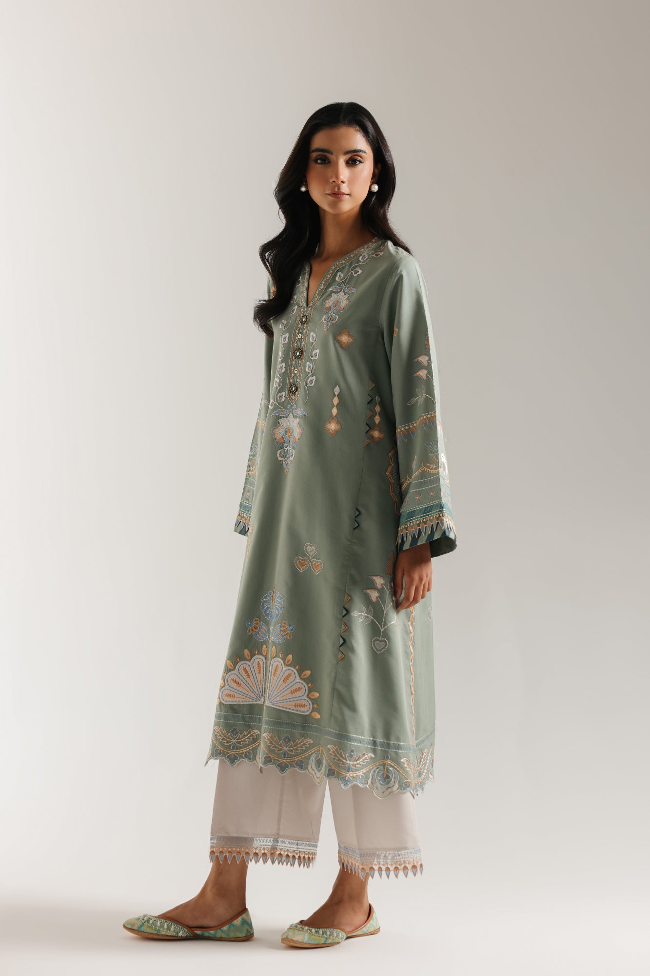 EMBROIDERED SUIT (E3663/103/714)