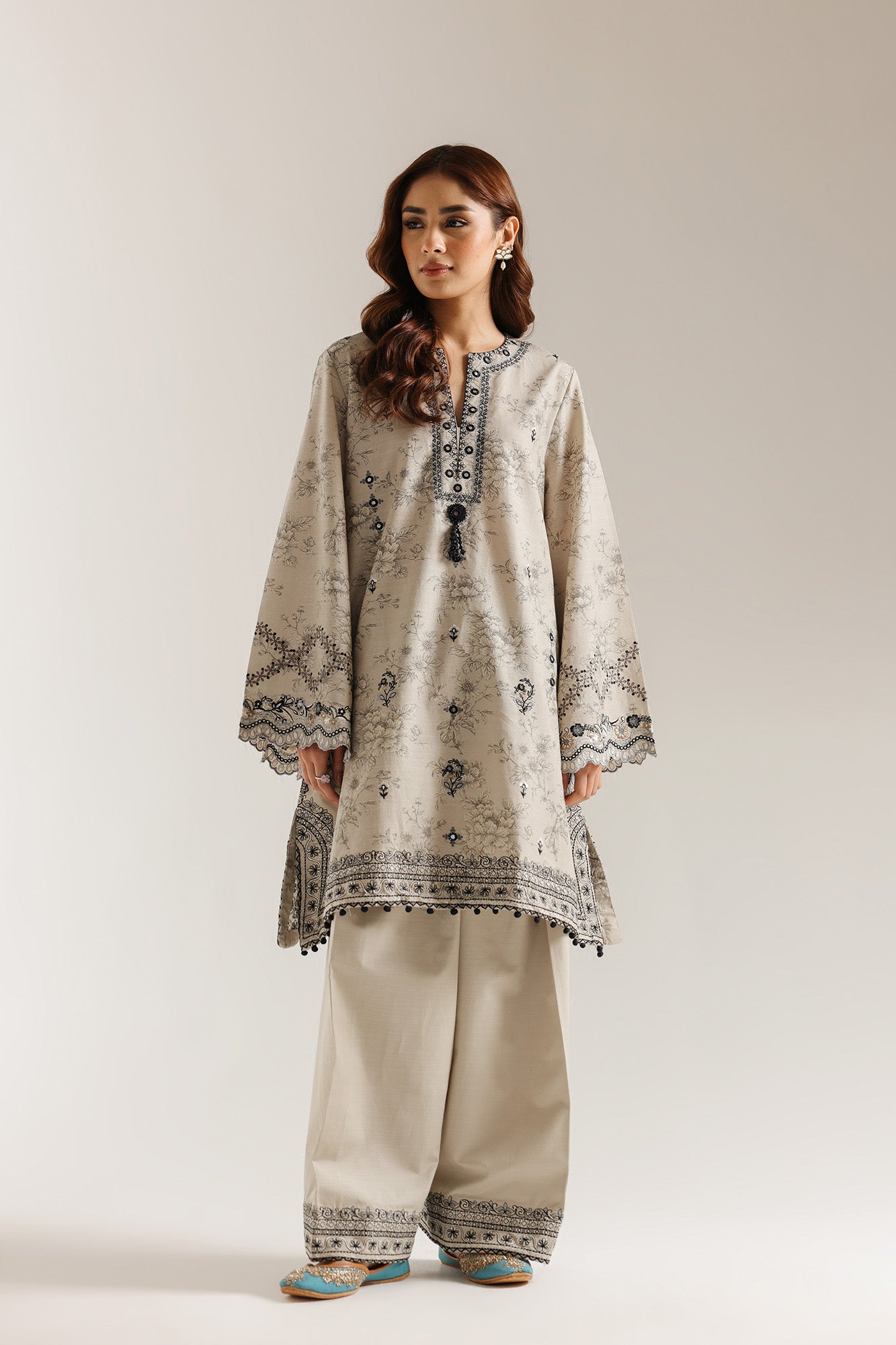 EMBROIDERED SUIT (E3668/103/003)