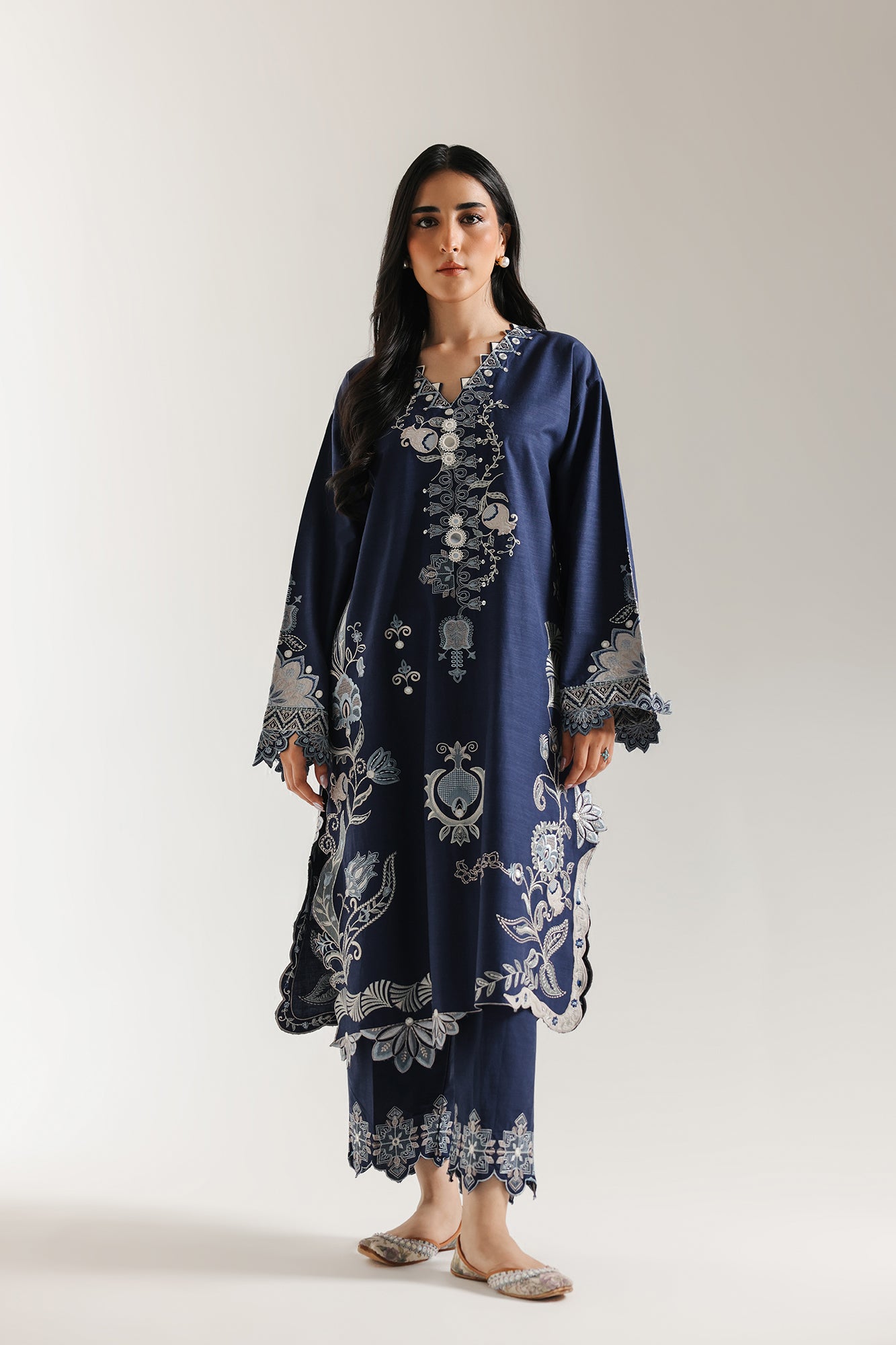 EMBROIDERED SUIT (E3671/103/603)