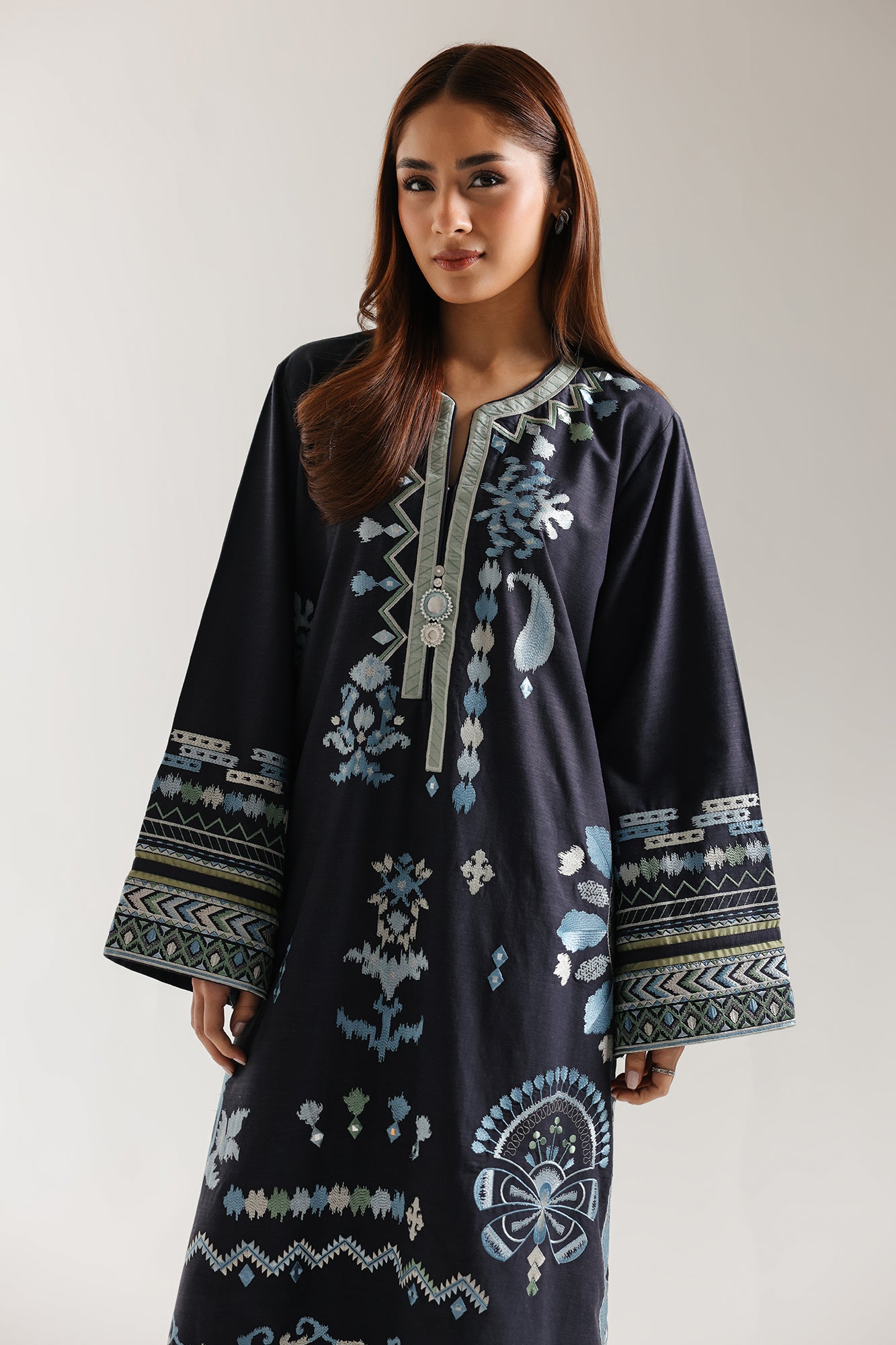 EMBROIDERED SUIT (E3675/103/622)