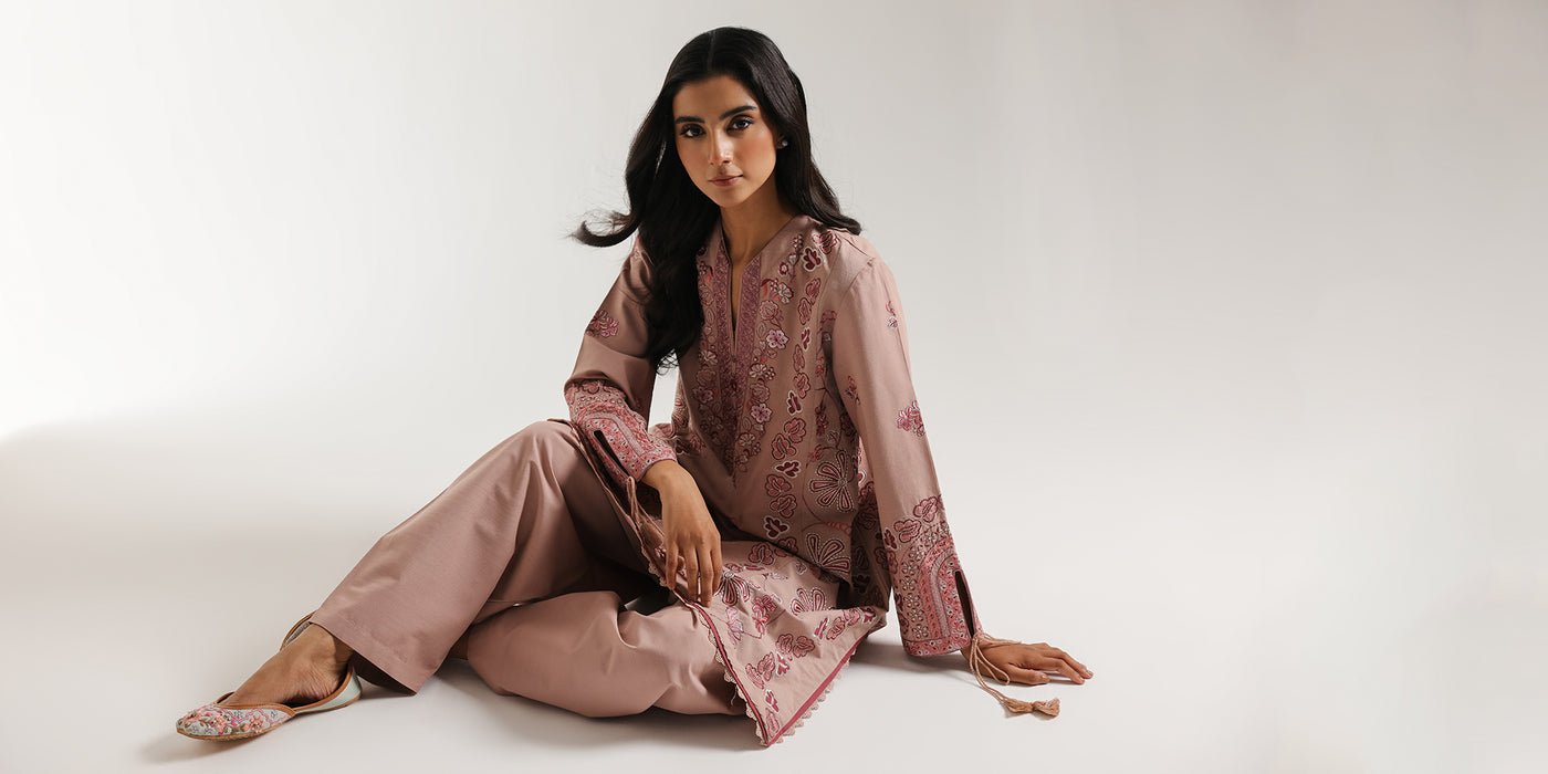 EMBROIDERED SUIT (E3678/103/808)