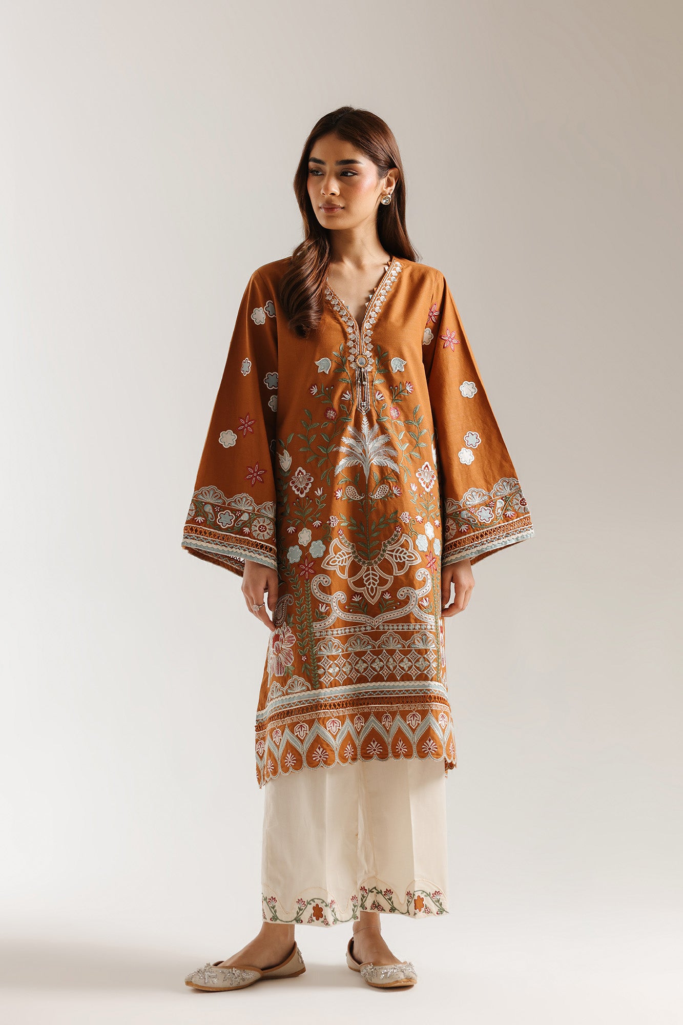 EMBROIDERED SUIT (E3680/103/220)