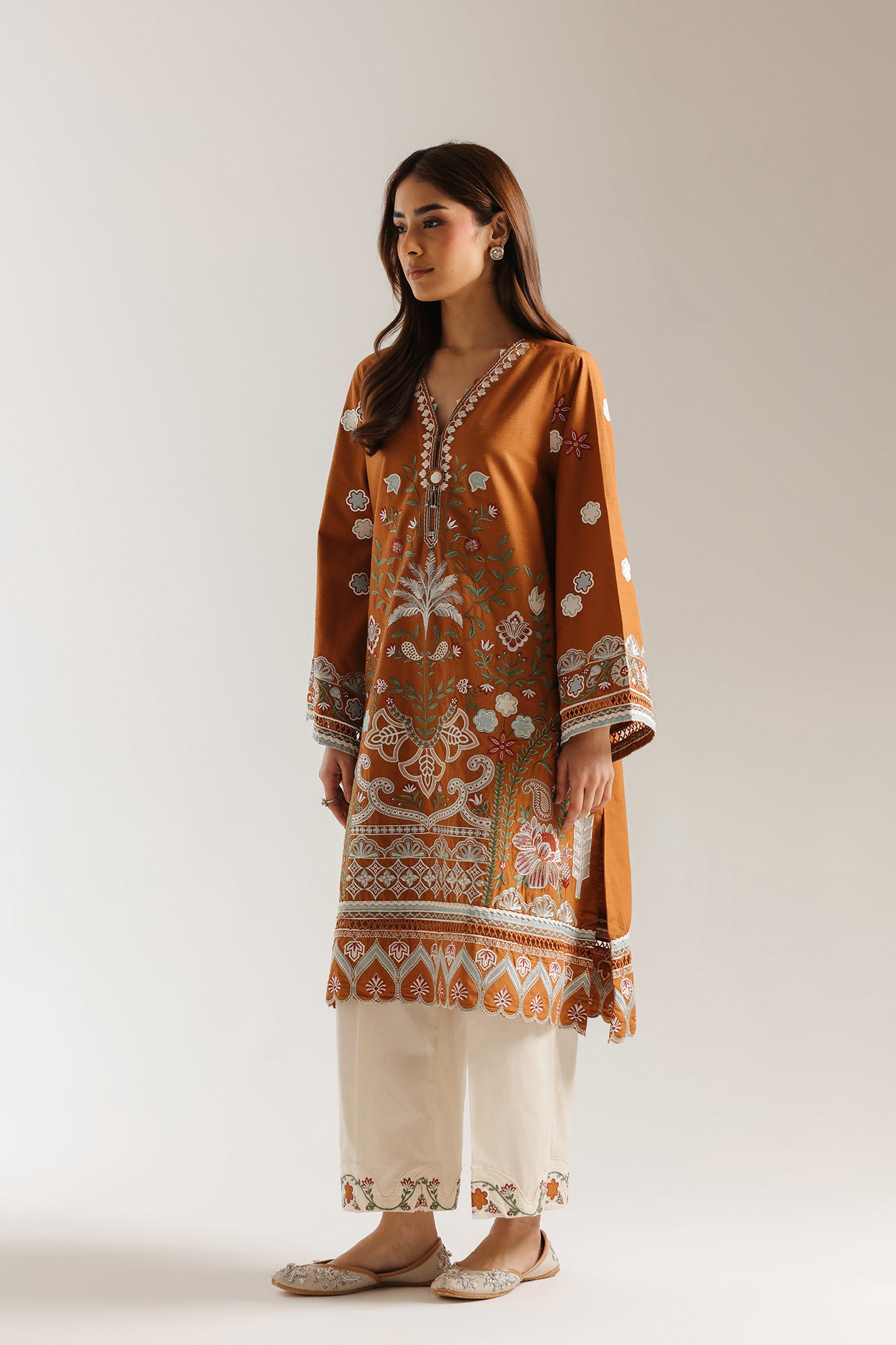 EMBROIDERED SUIT (E3680/103/220)