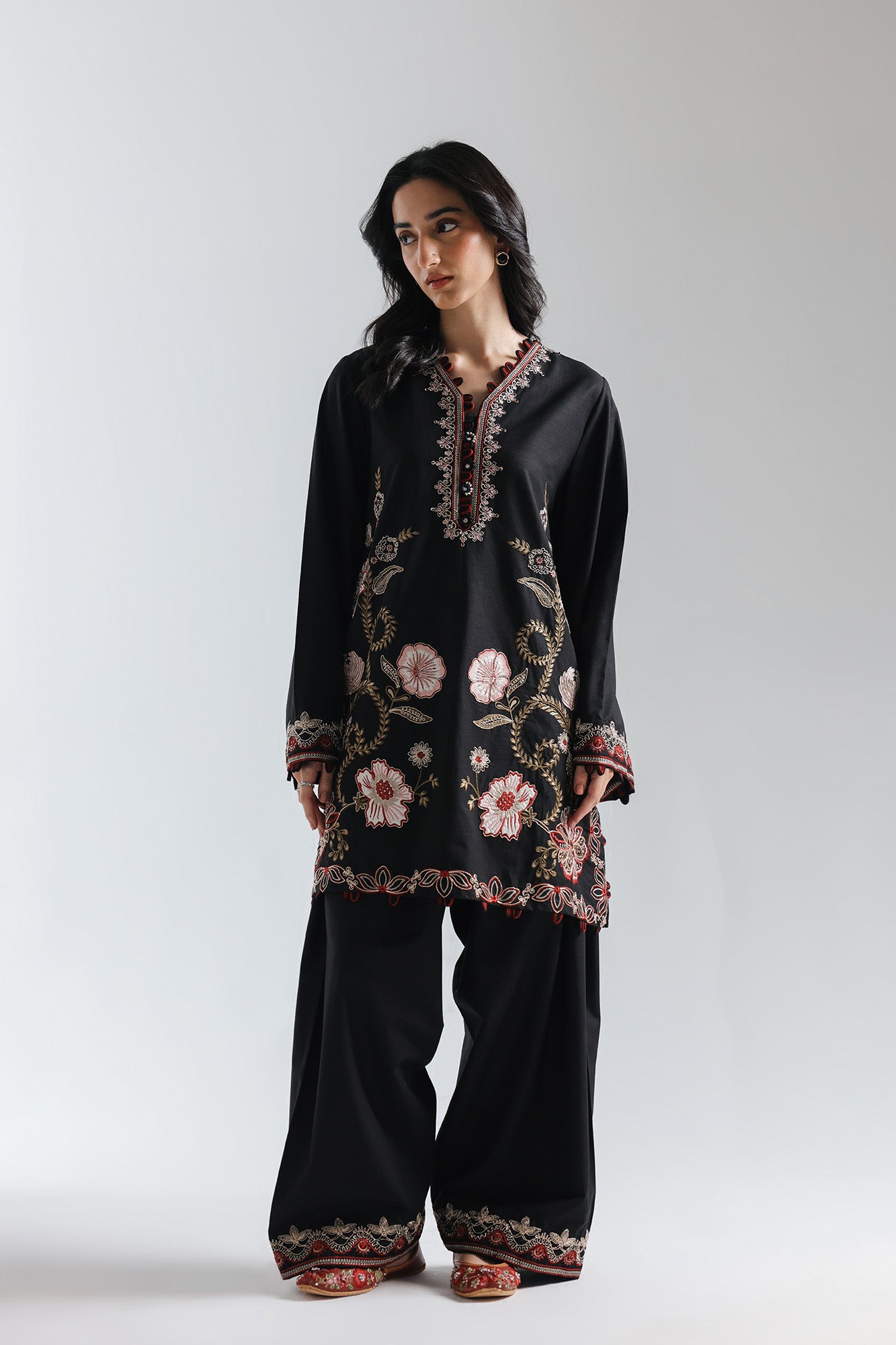 EMBROIDERED SUIT (E3682/103/902)