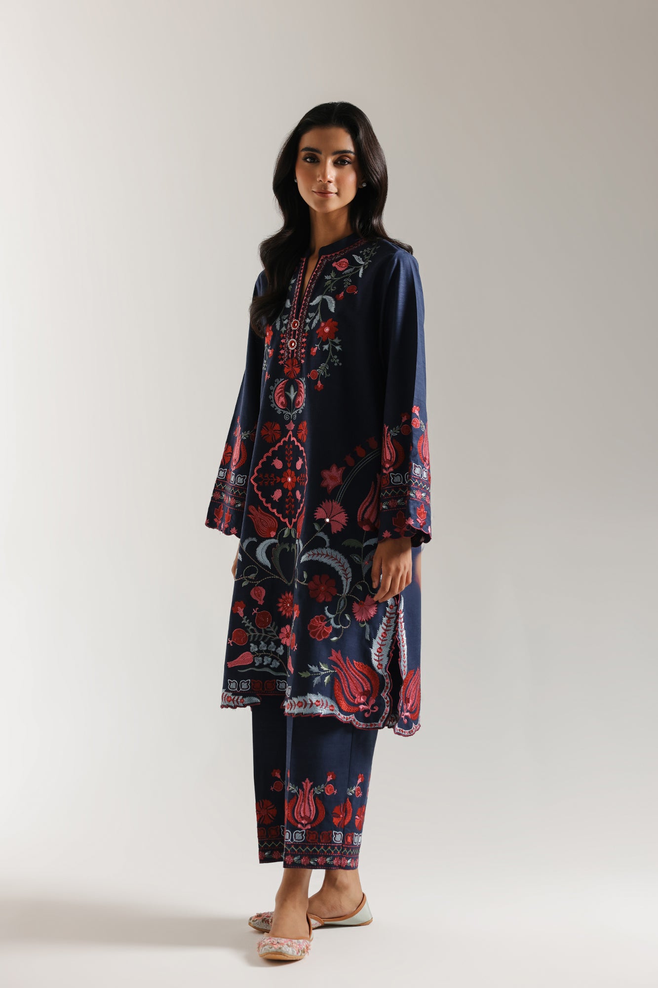 EMBROIDERED SUIT (E3683/103/619)