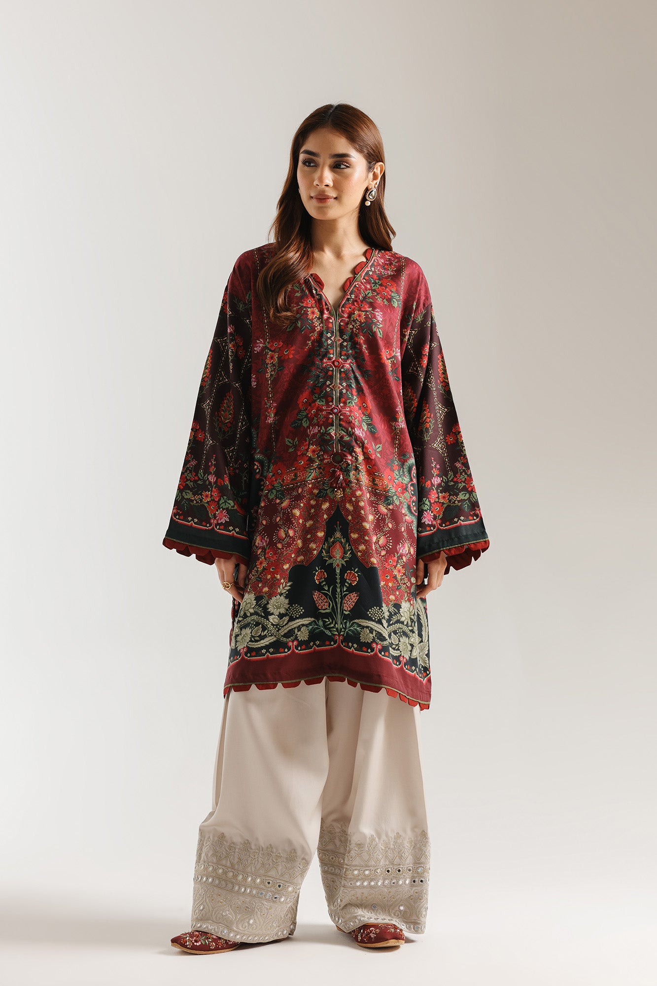 EMBROIDERED SUIT (E3695/103/306)