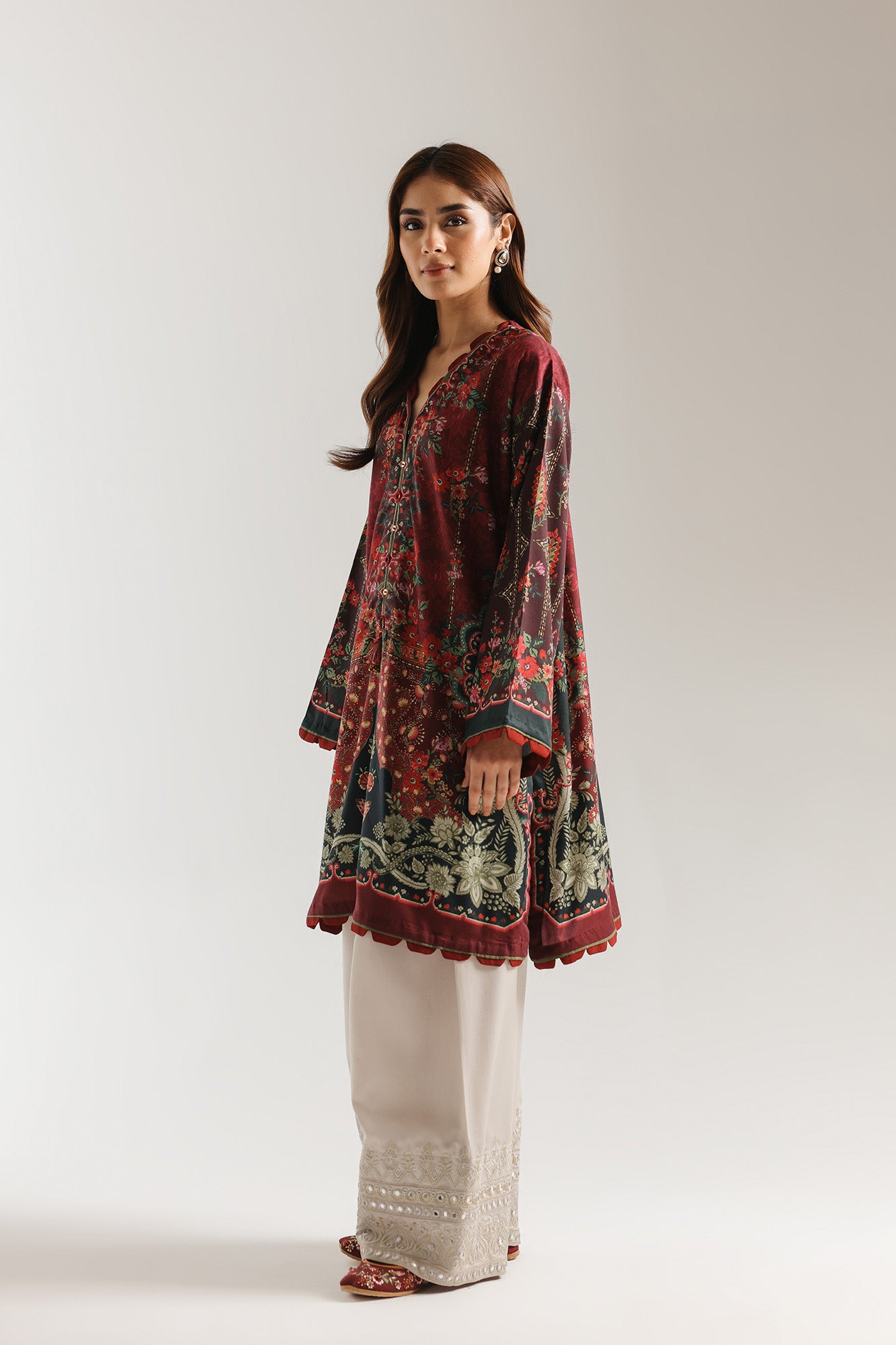 EMBROIDERED SUIT (E3695/103/306)