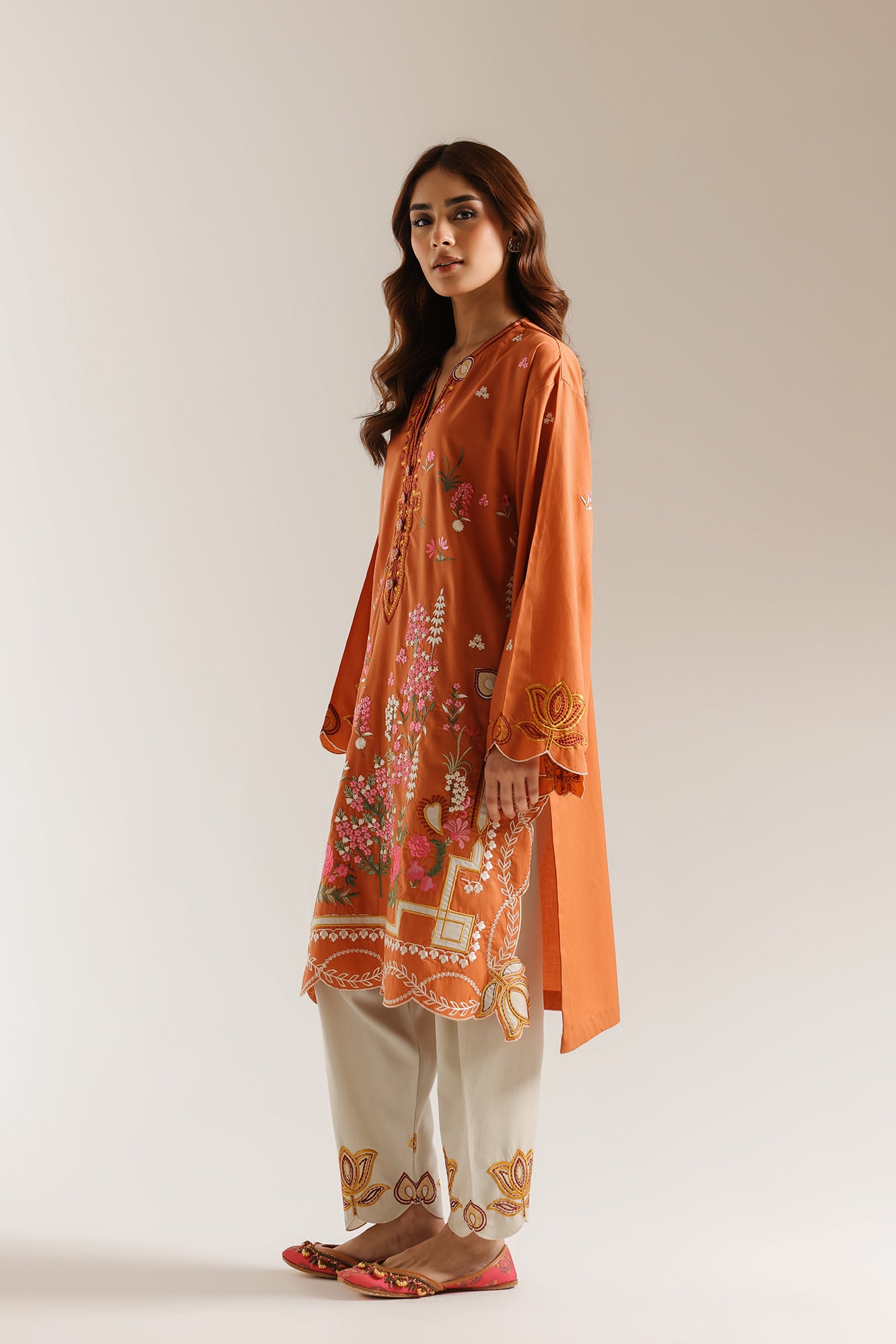 EMBROIDERED SUIT (E3702/103/205)