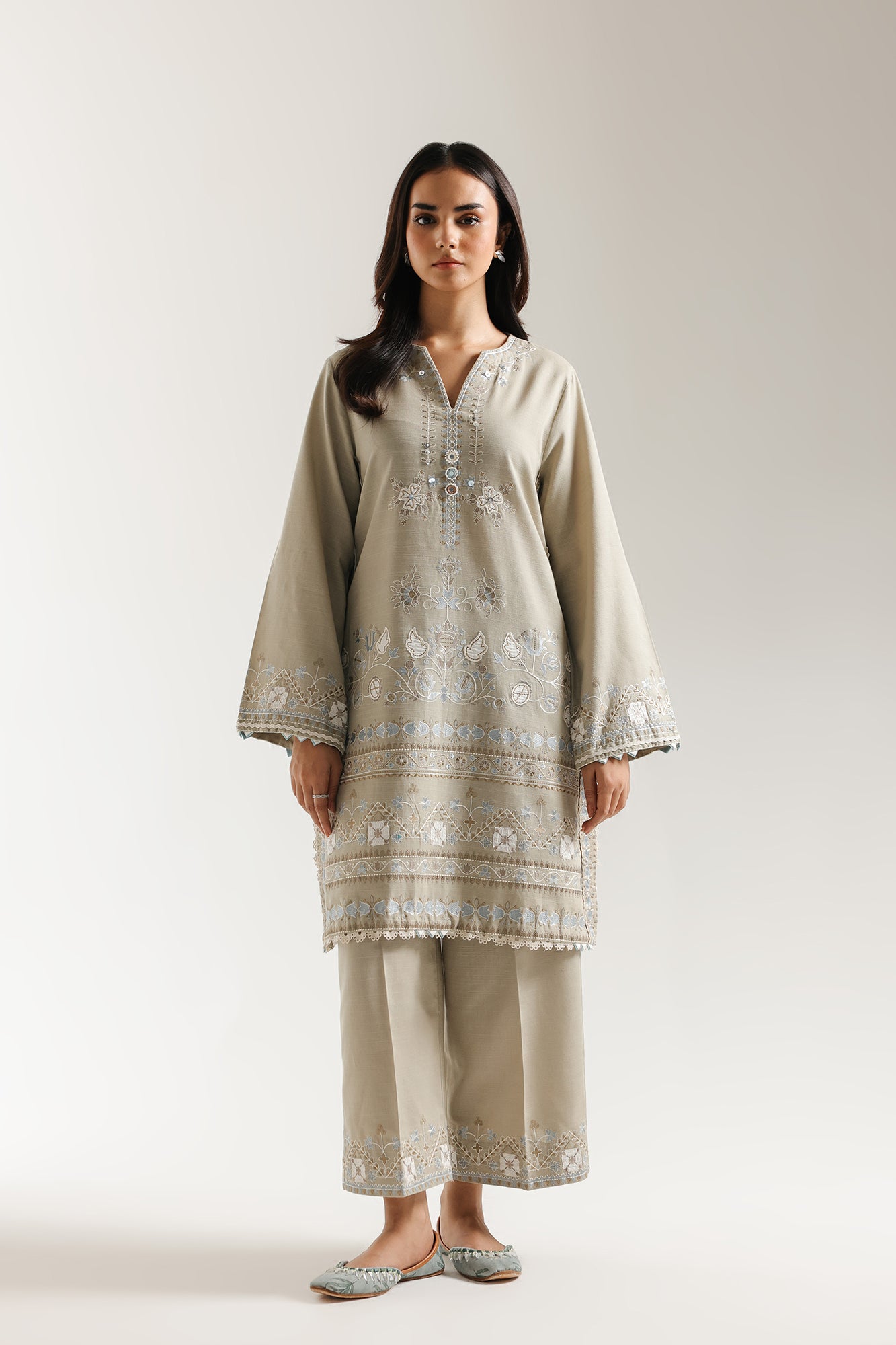 EMBROIDERED SUIT (E3705/103/817)